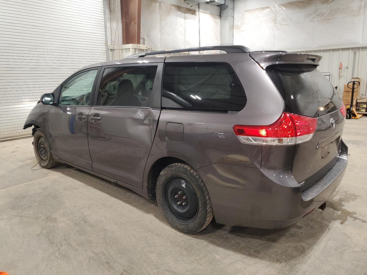 2014 TOYOTA SIENNA