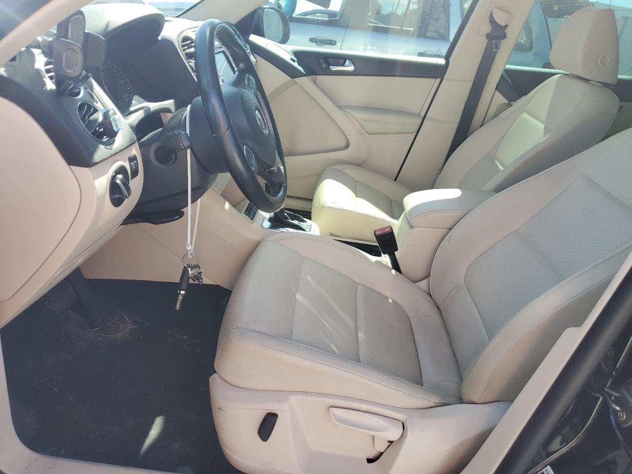 2011 VOLKSWAGEN TIGUAN