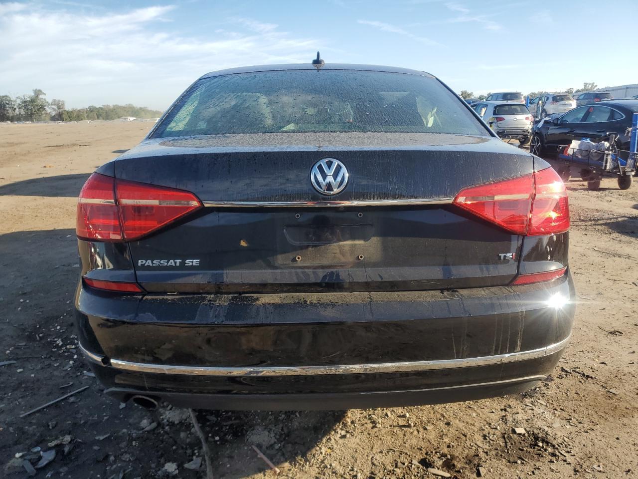 2016 VOLKSWAGEN Passat