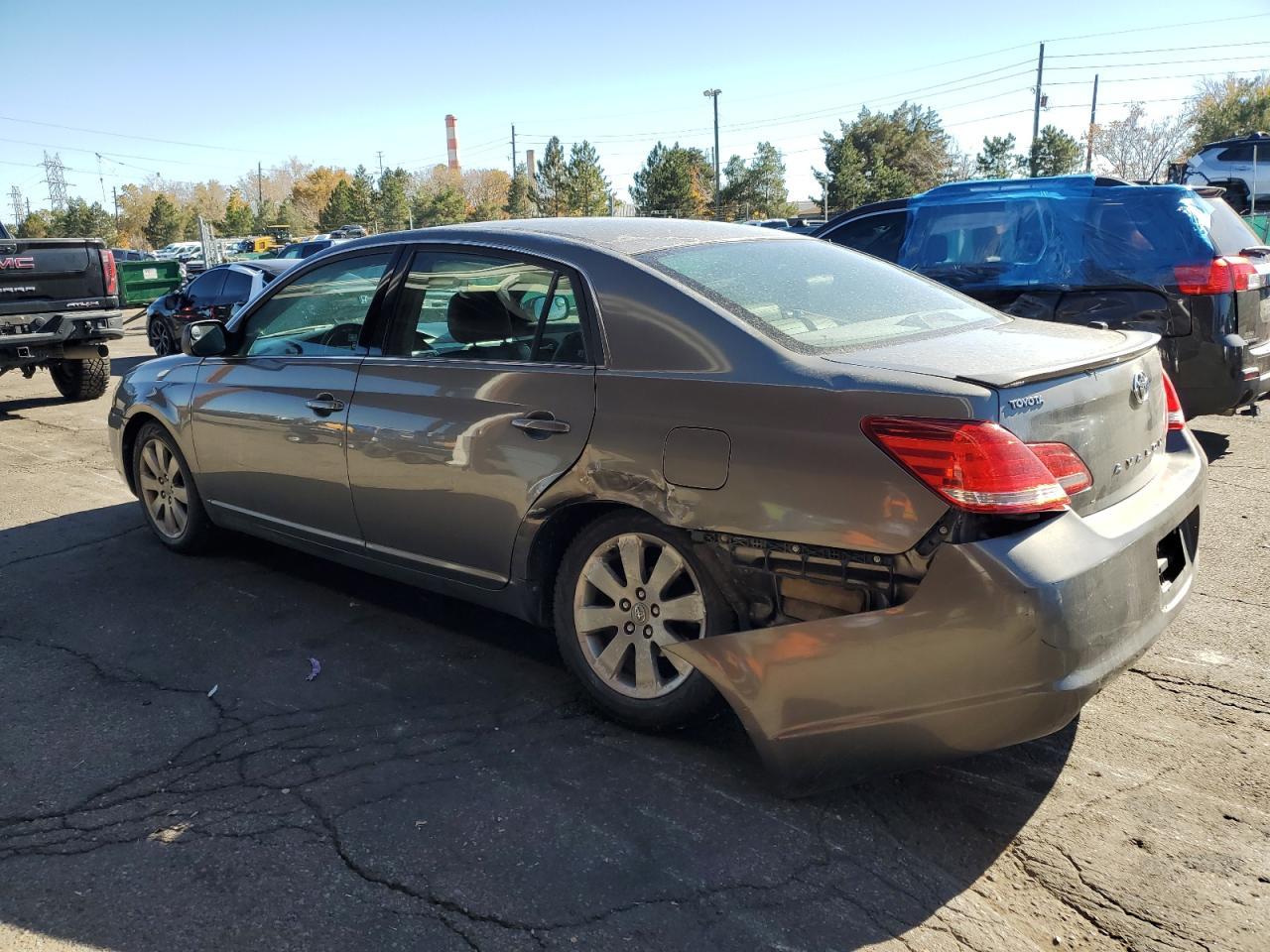 2005 TOYOTA Avalon