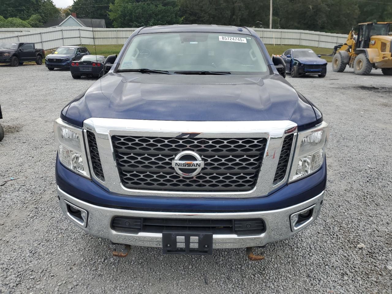 2017 NISSAN Titan