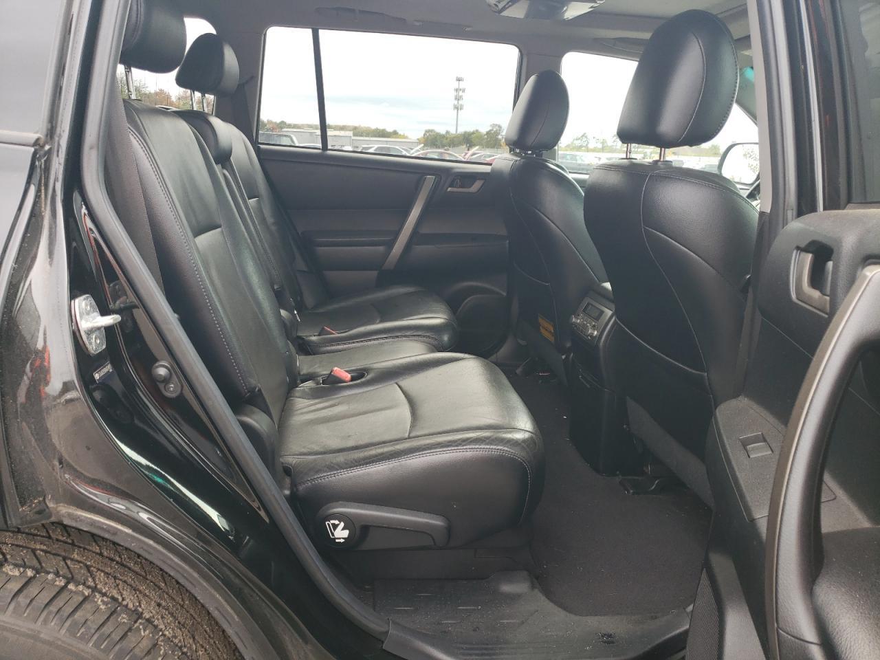 2010 TOYOTA HIGHLANDER