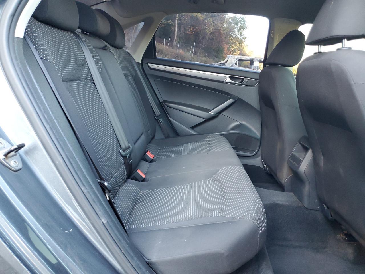2016 VOLKSWAGEN Passat