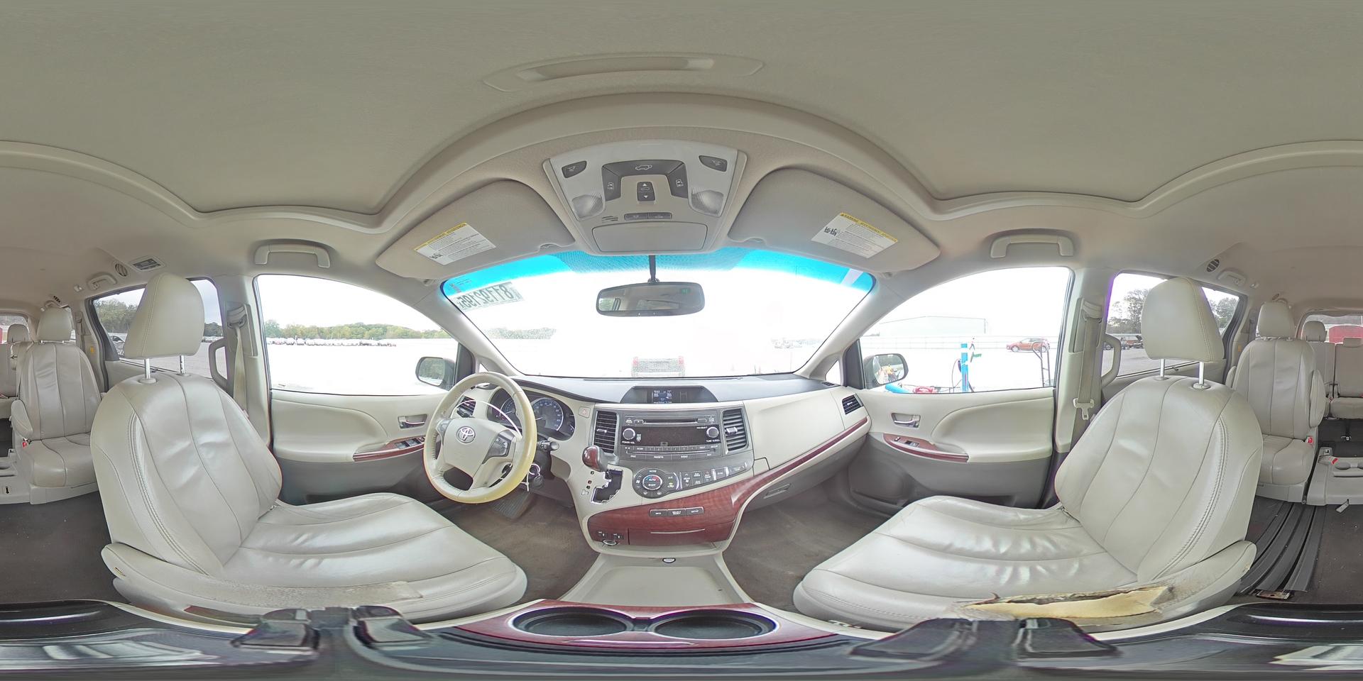 2013 TOYOTA SIENNA