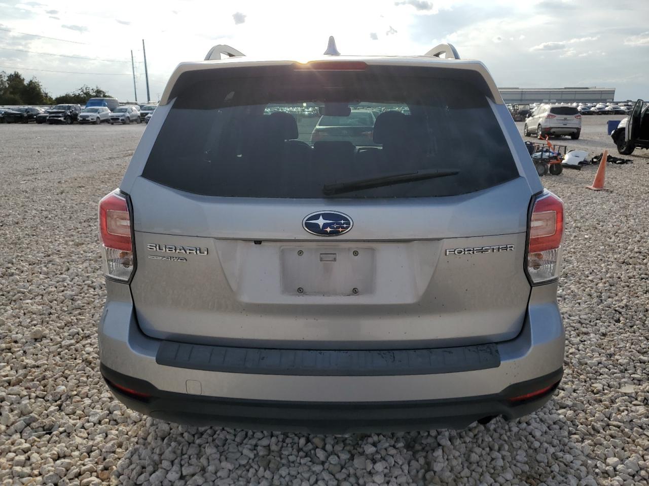 2018 SUBARU FORESTER