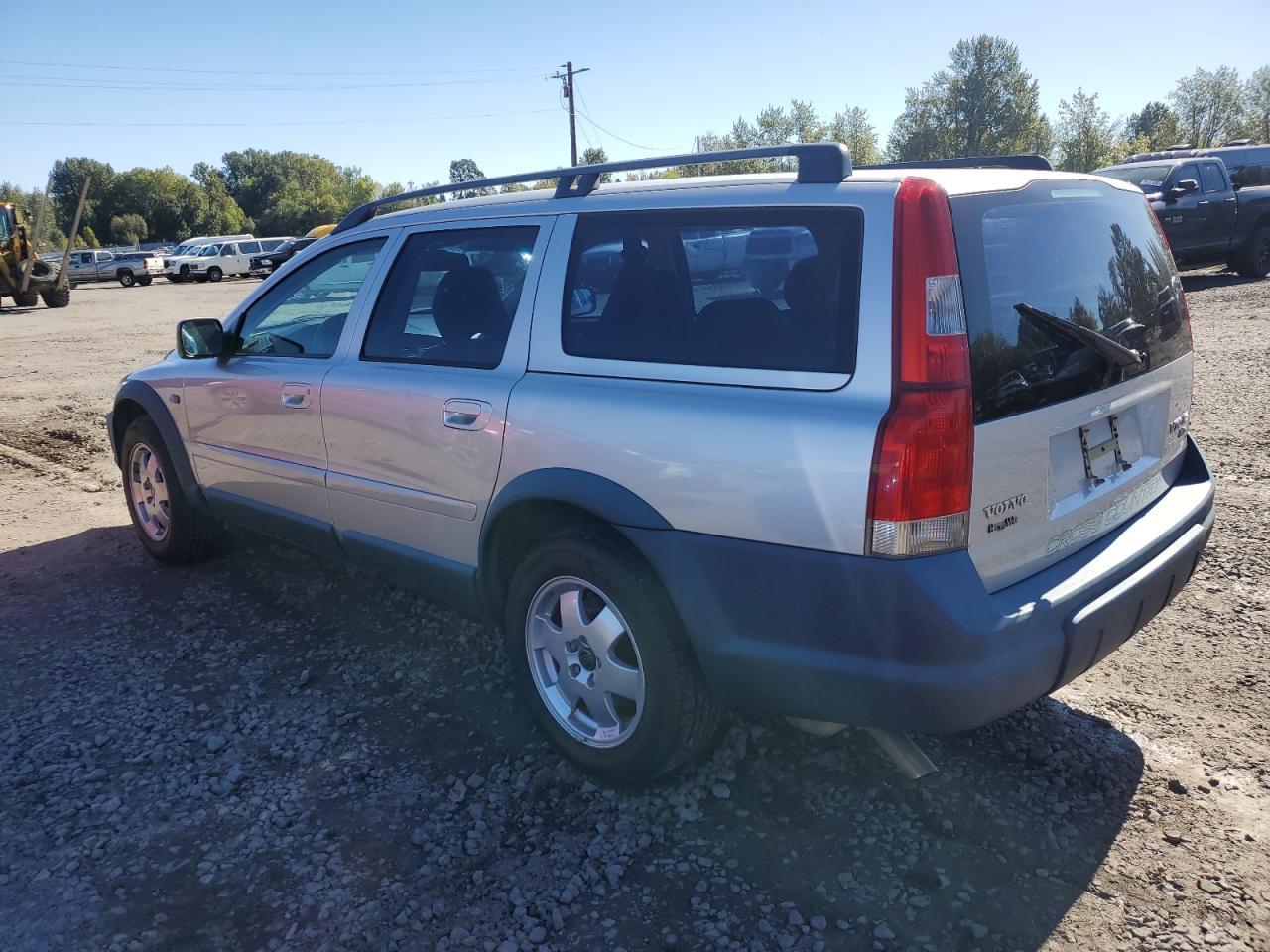 2002 VOLVO V70