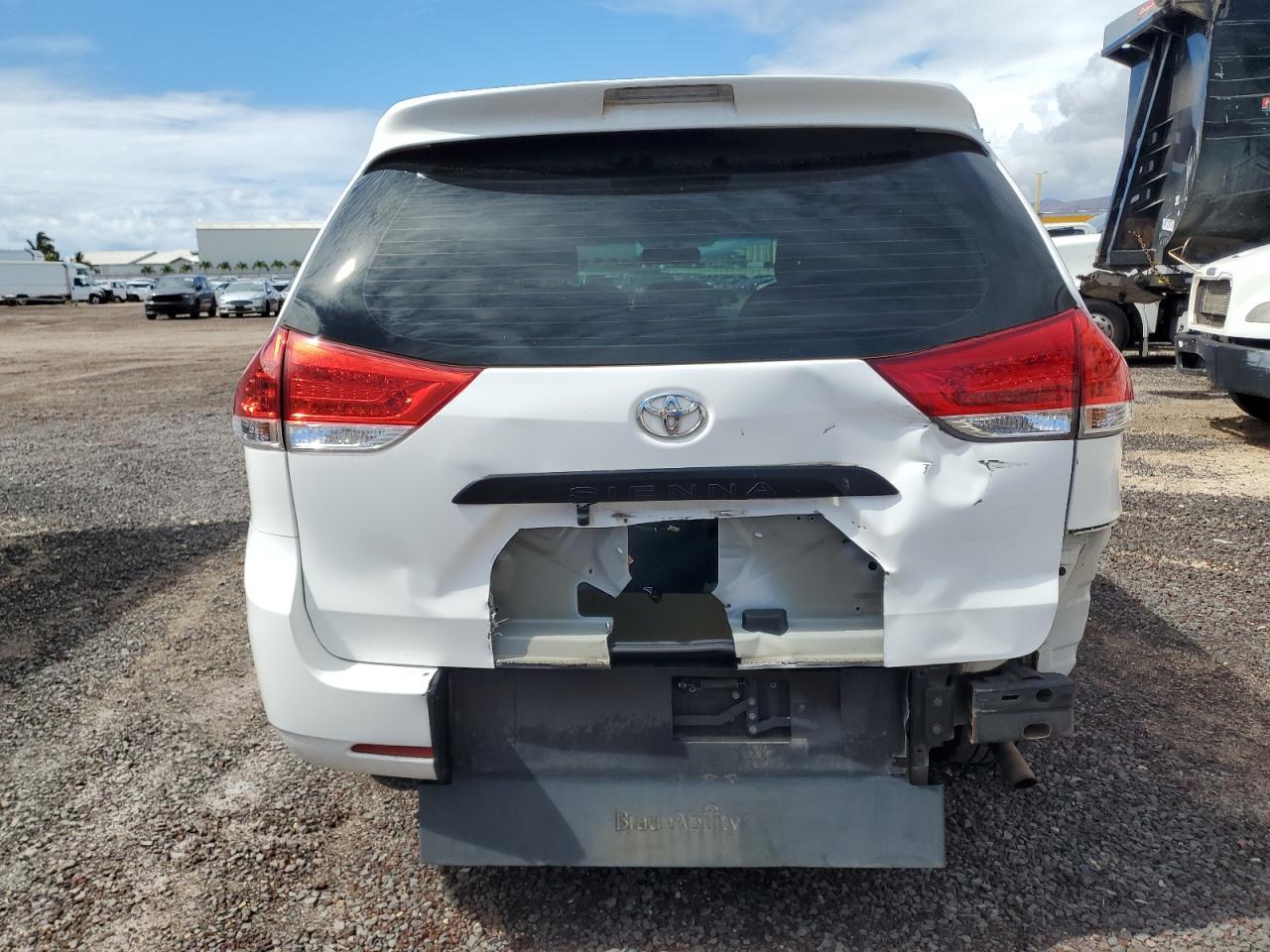 2014 TOYOTA SIENNA
