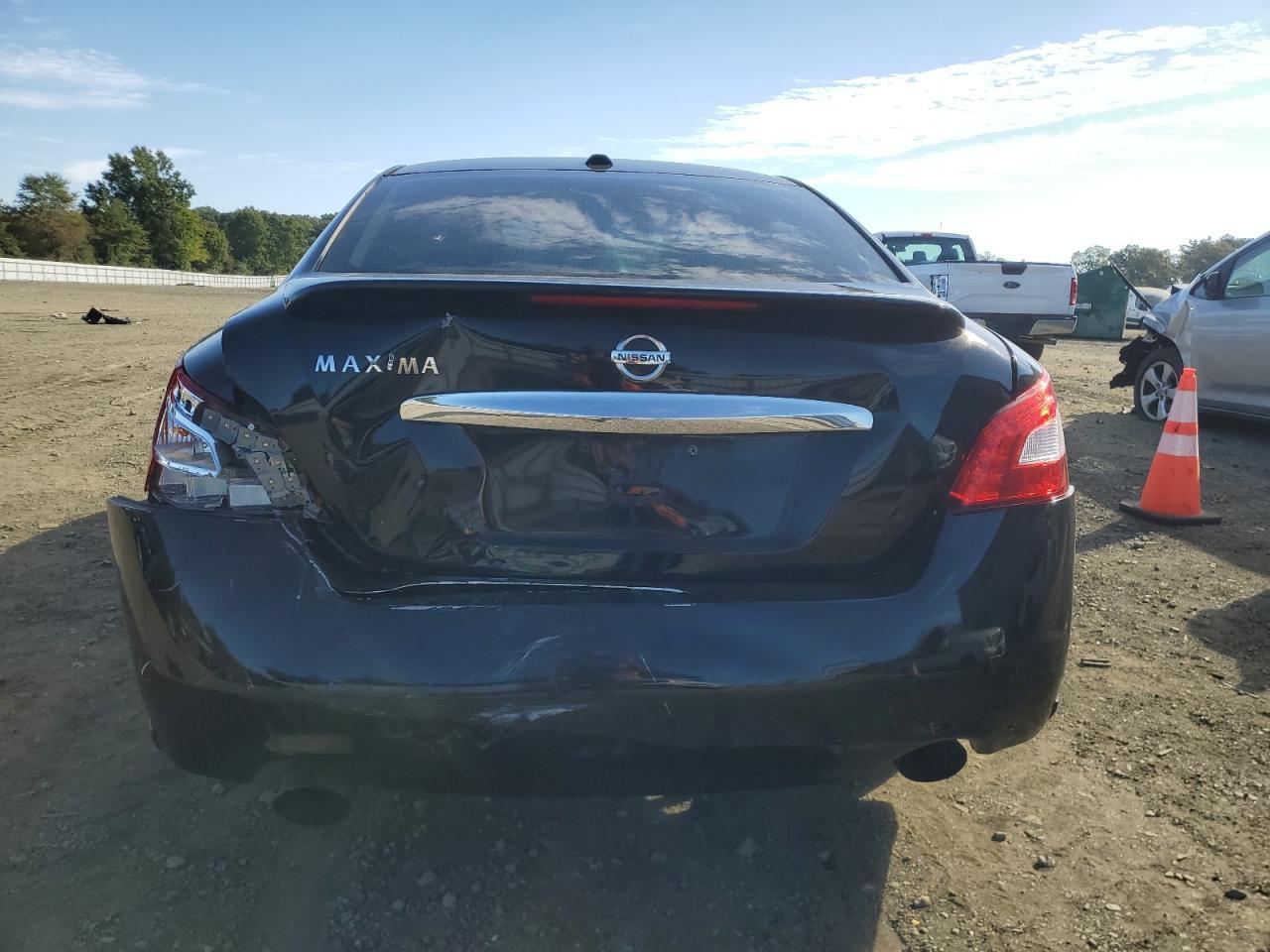 2010 NISSAN Maxima