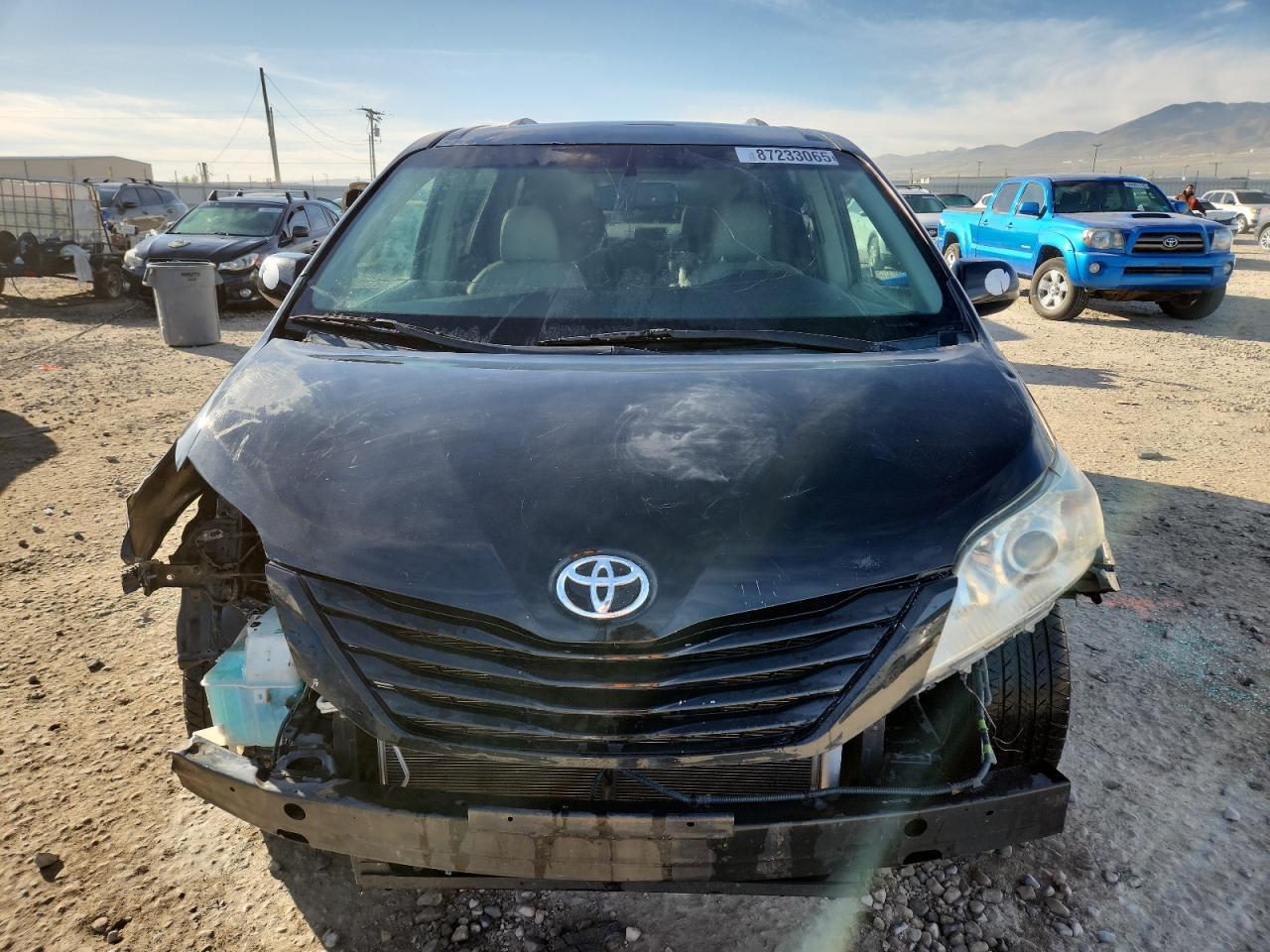 2011 TOYOTA SIENNA