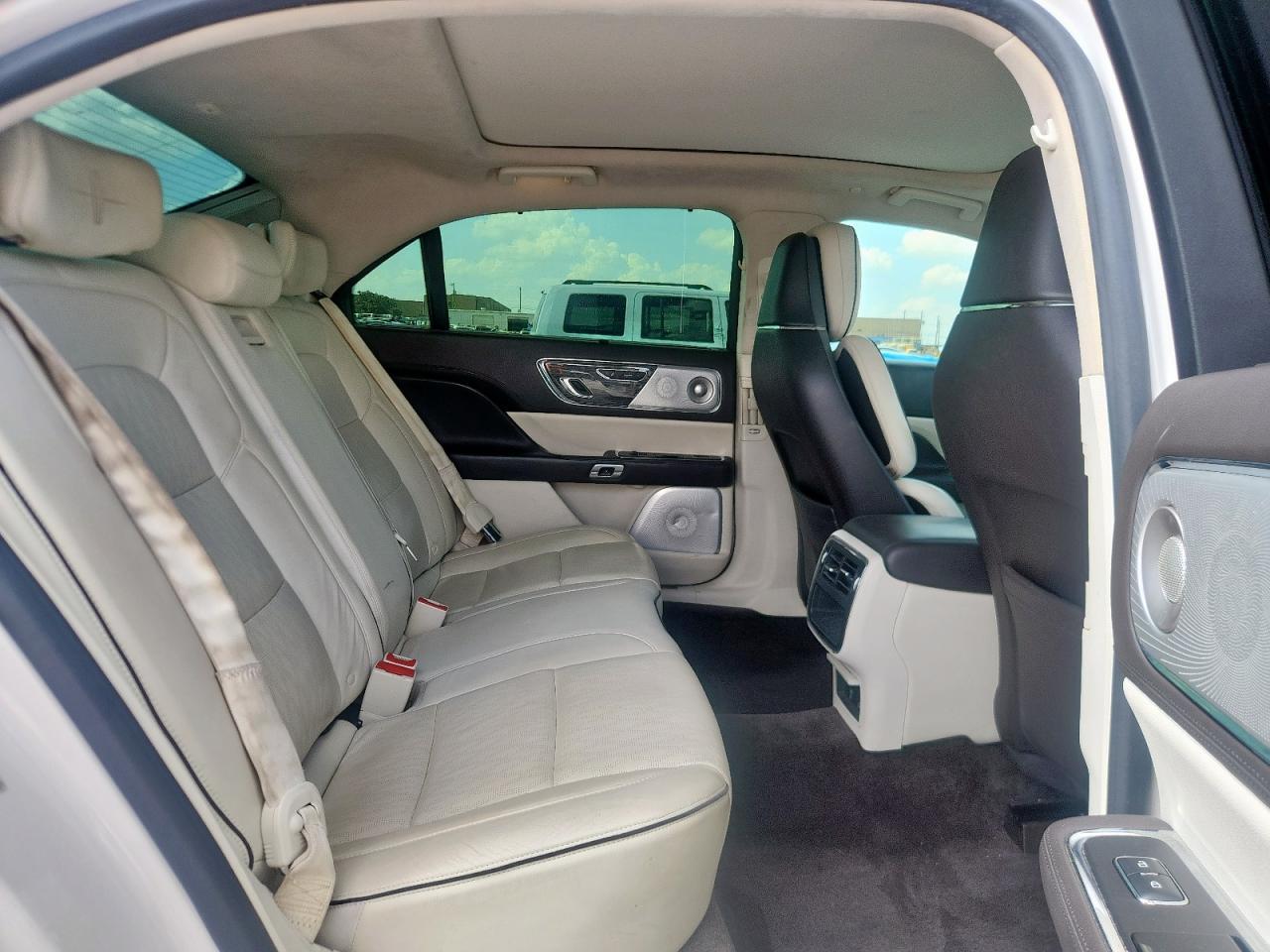 2017 LINCOLN Continental