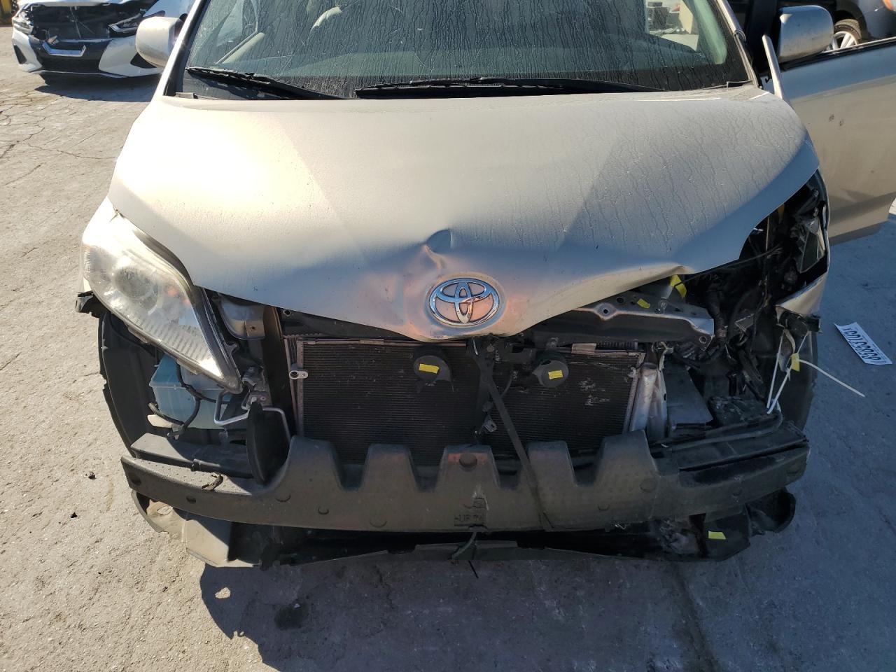 2017 TOYOTA SIENNA