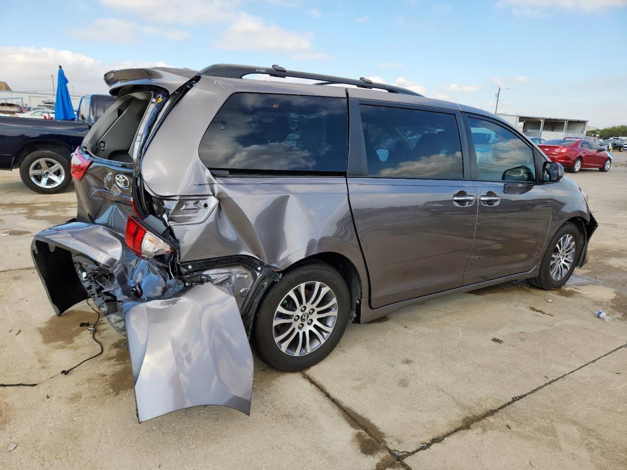 2018 TOYOTA SIENNA