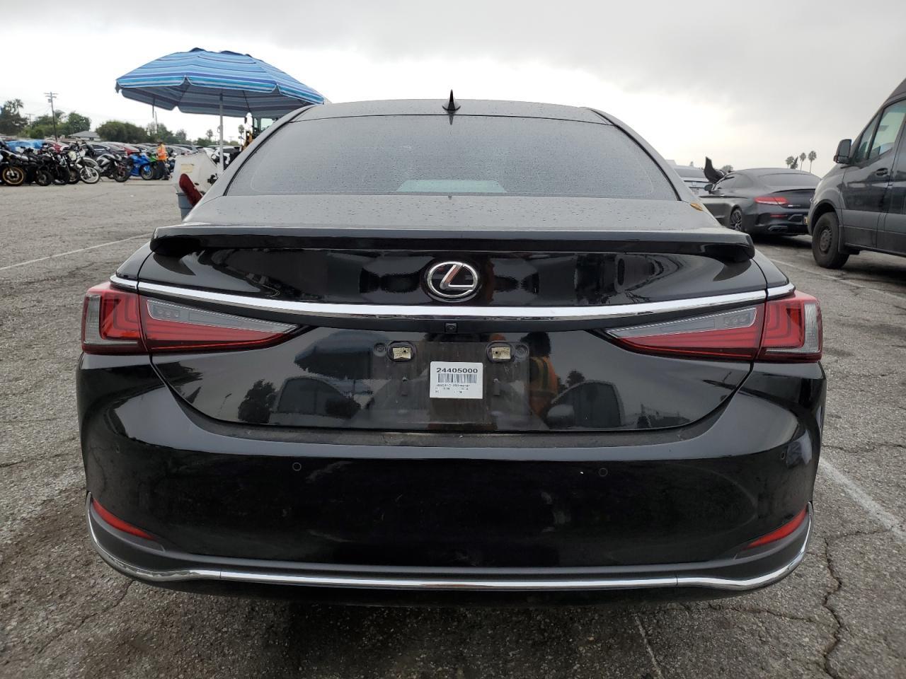 2024 LEXUS Es
