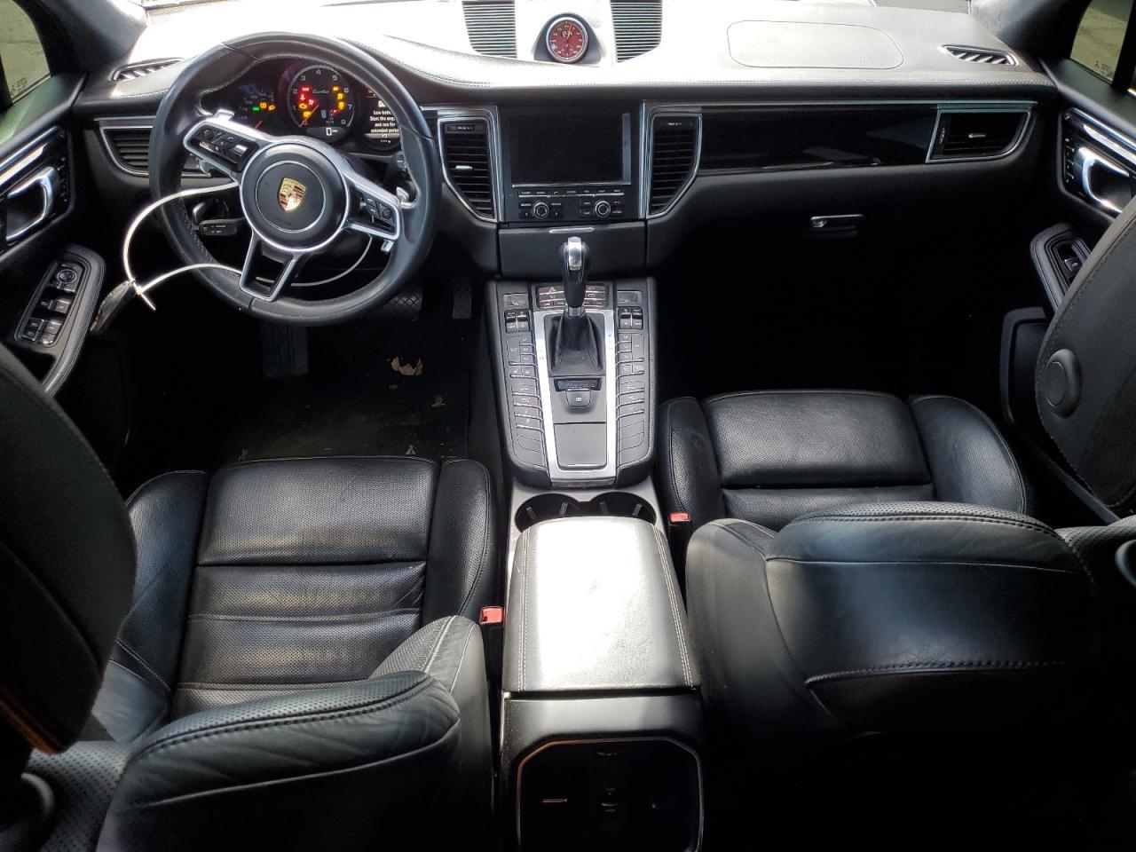 2016 PORSCHE Macan