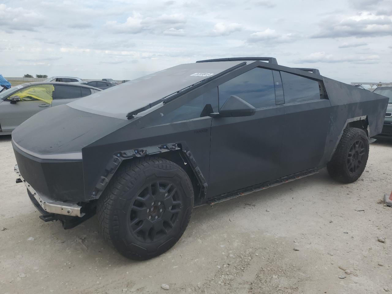 2024 TESLA Cybertruck
