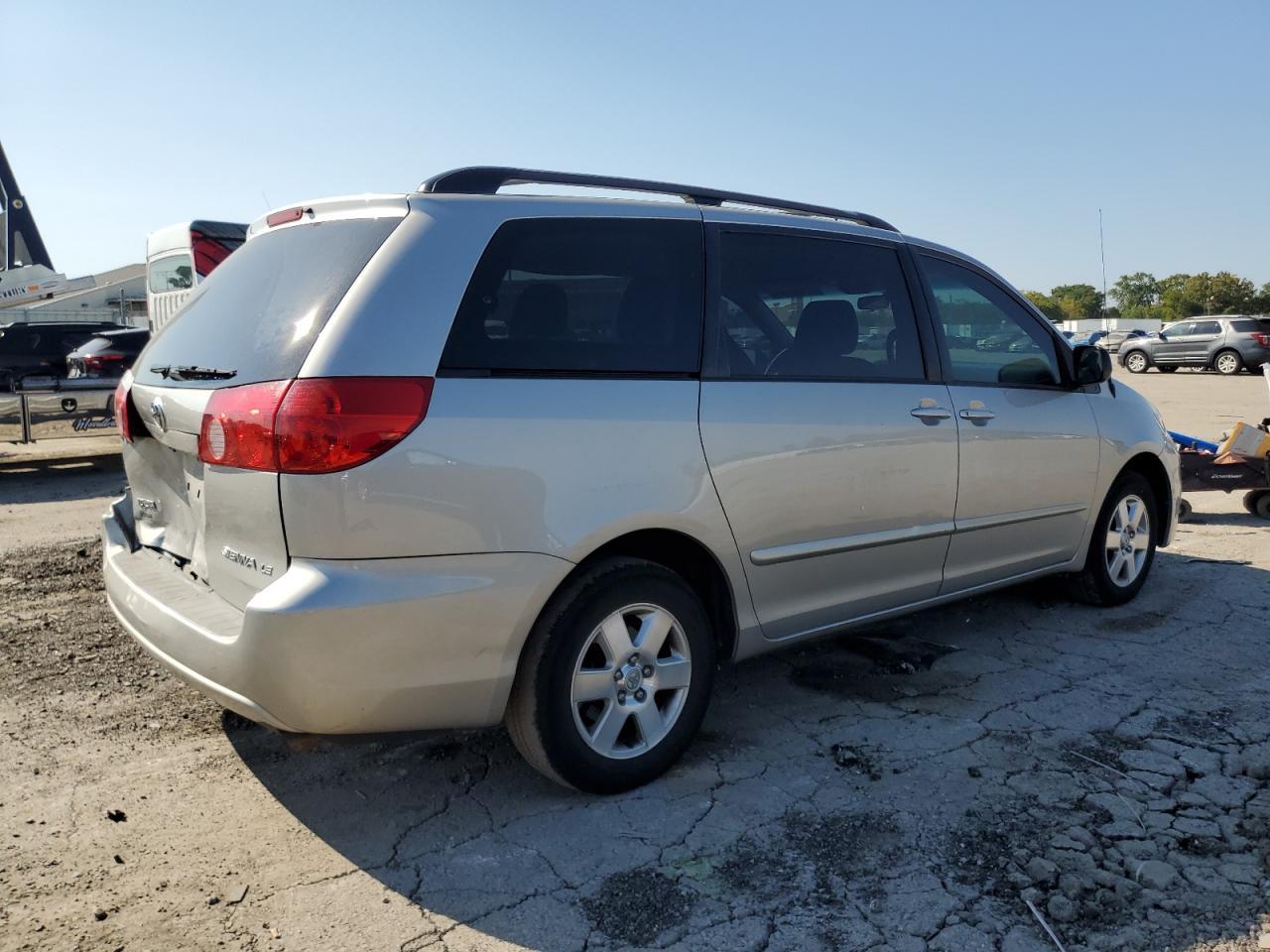 2009 TOYOTA SIENNA
