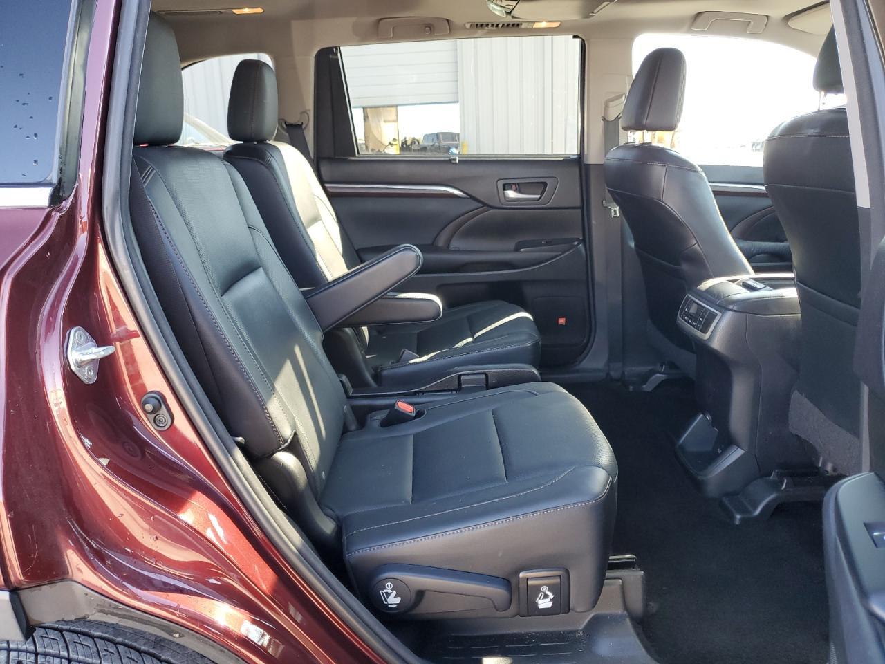 2016 TOYOTA HIGHLANDER