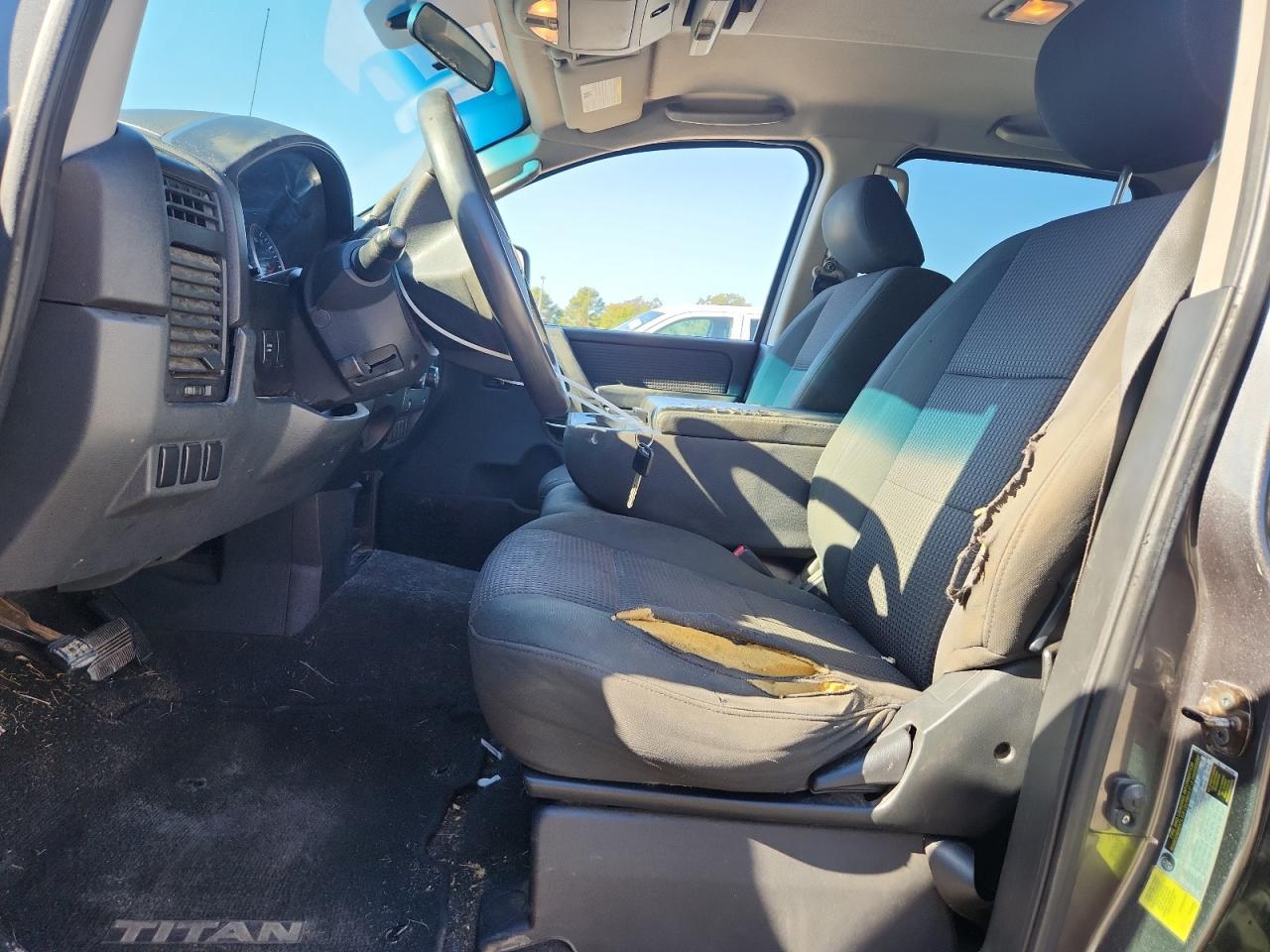 2011 NISSAN Titan