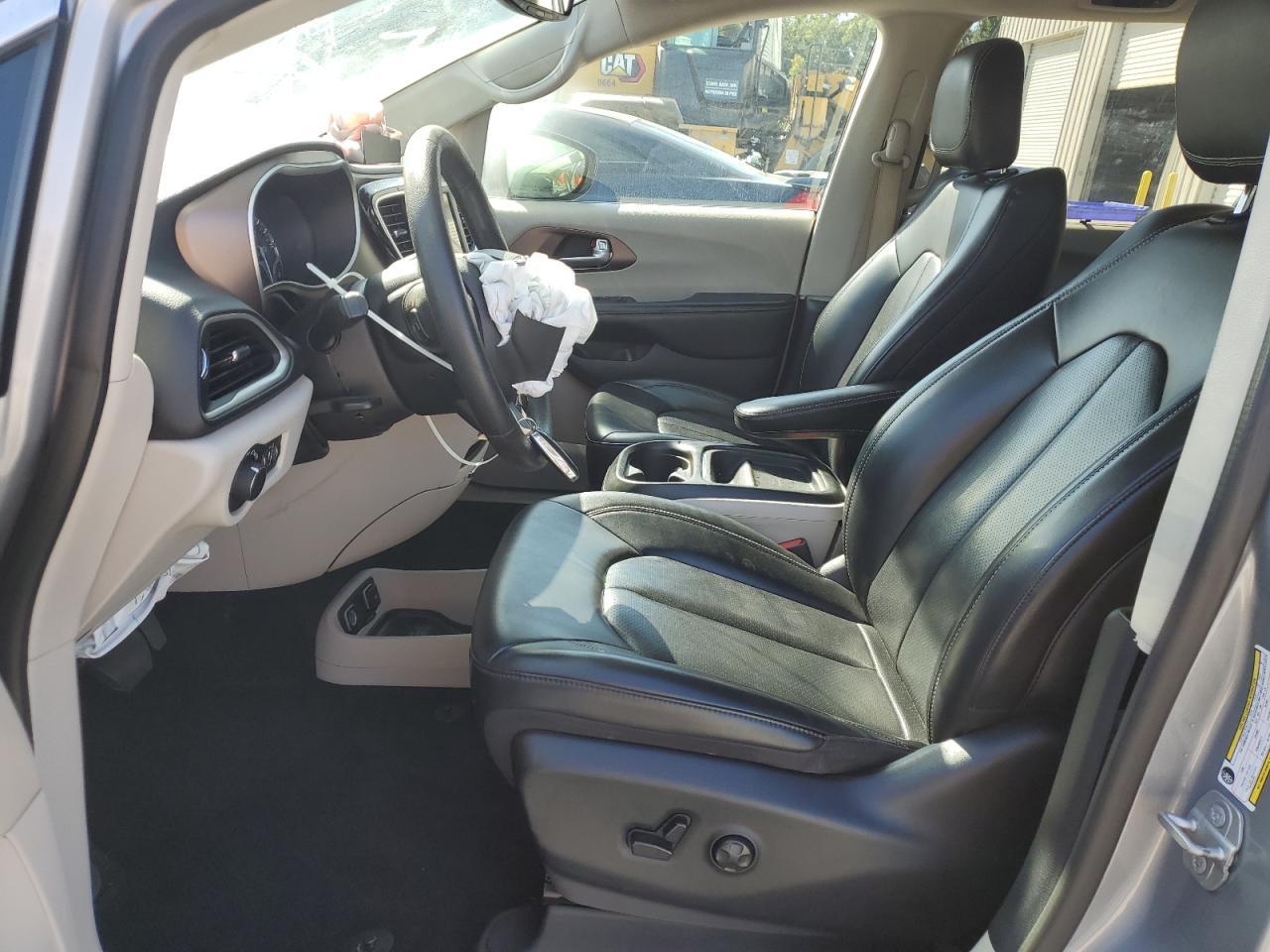 2020 CHRYSLER Voyager