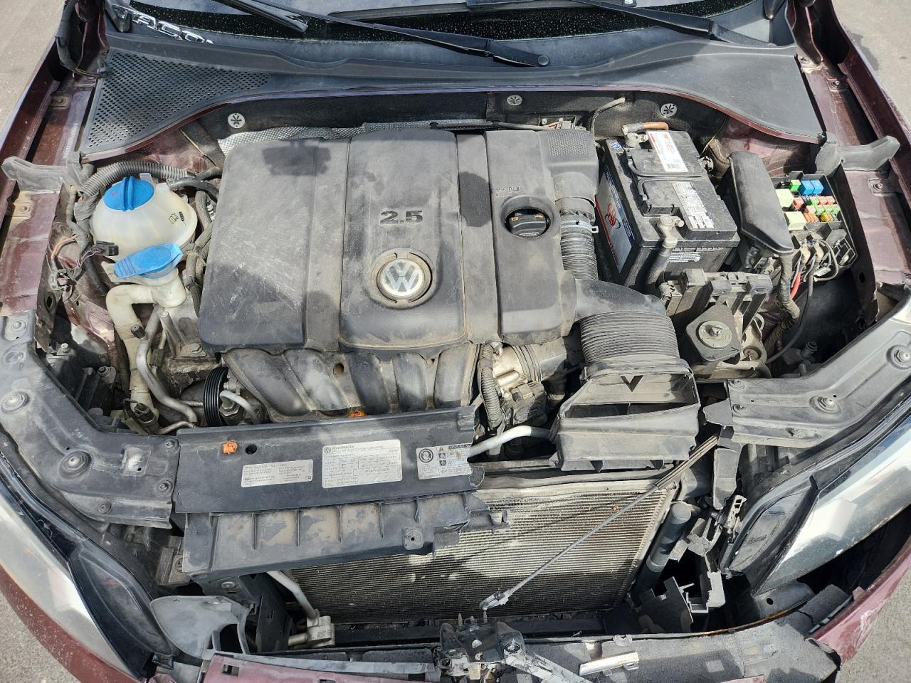 2013 VOLKSWAGEN Passat
