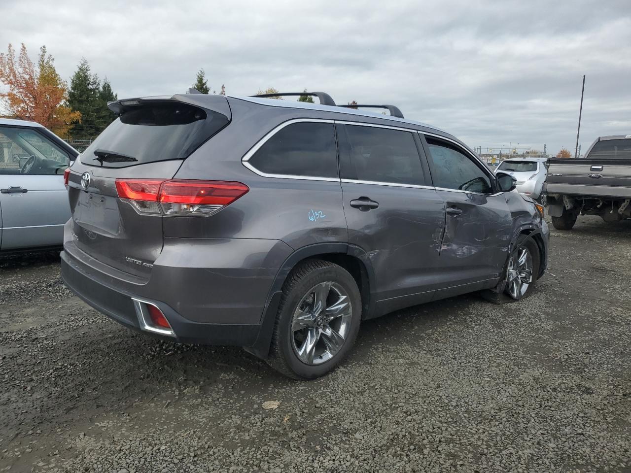 2017 TOYOTA HIGHLANDER