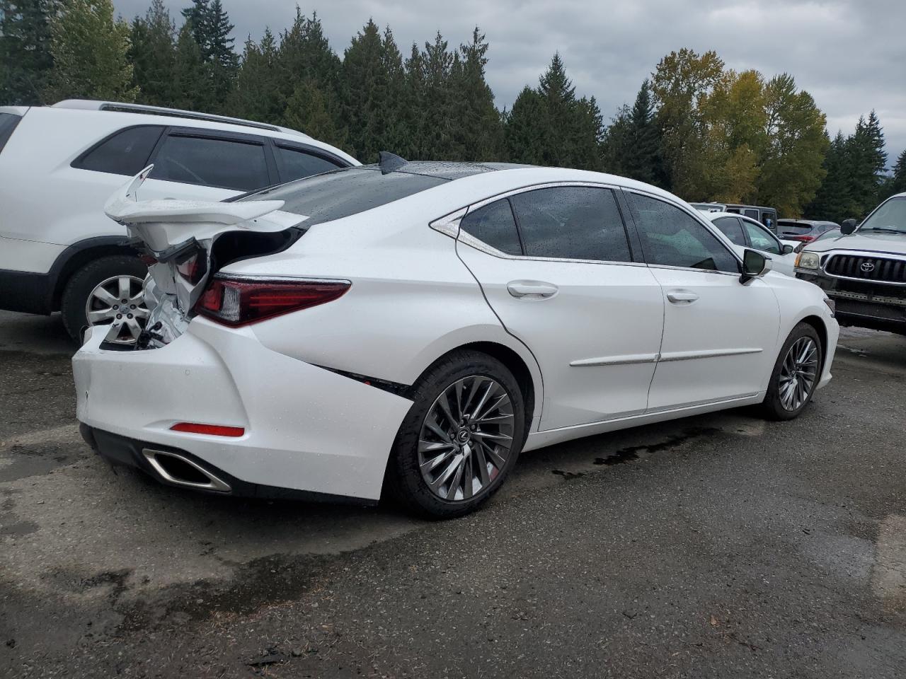 2024 LEXUS Es