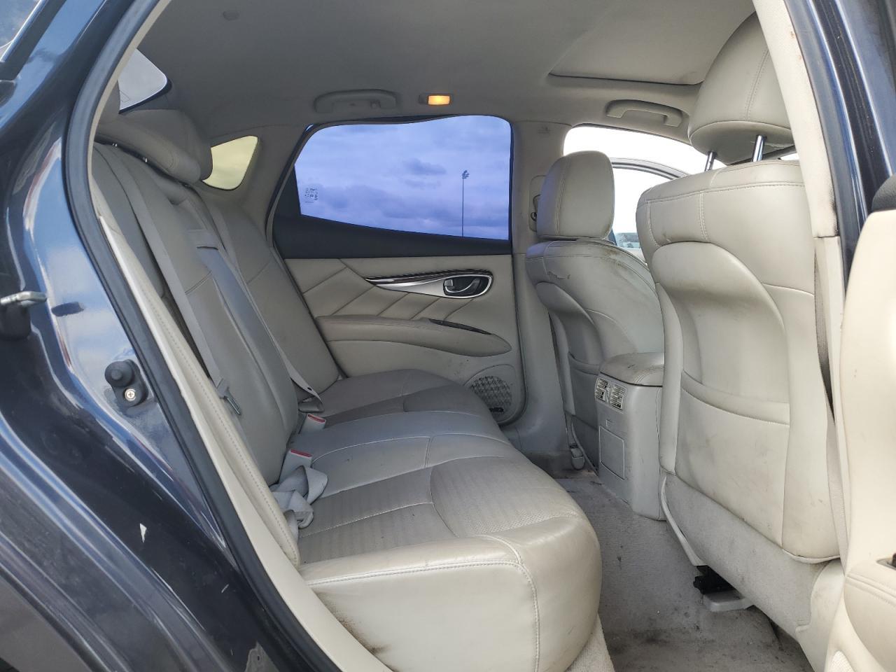 2011 INFINITI M37