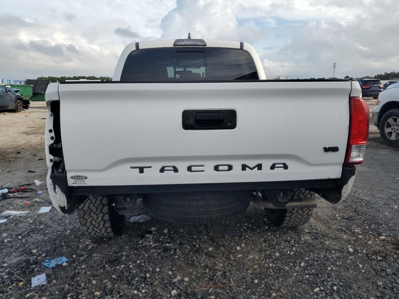 2017 TOYOTA TACOMA