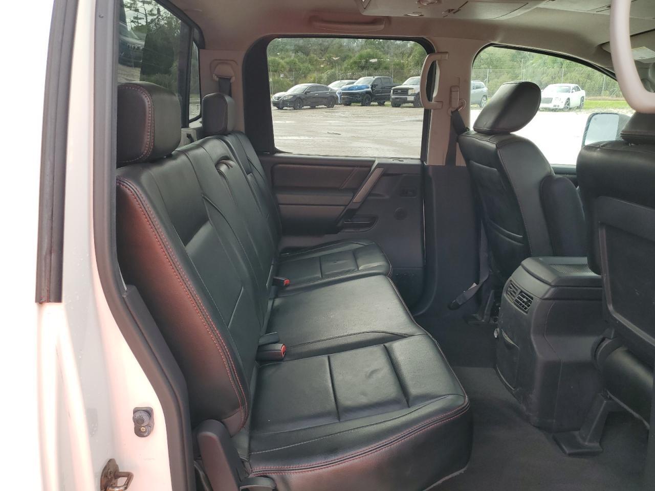 2011 NISSAN Titan