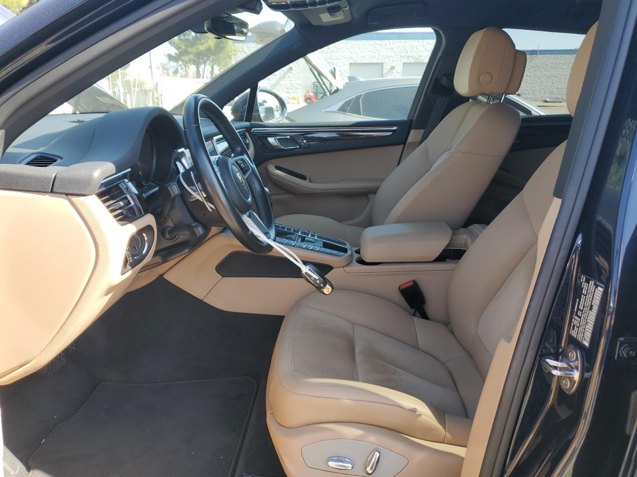 2020 PORSCHE Macan