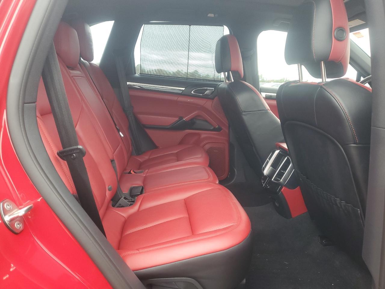 2018 PORSCHE CAYENNE