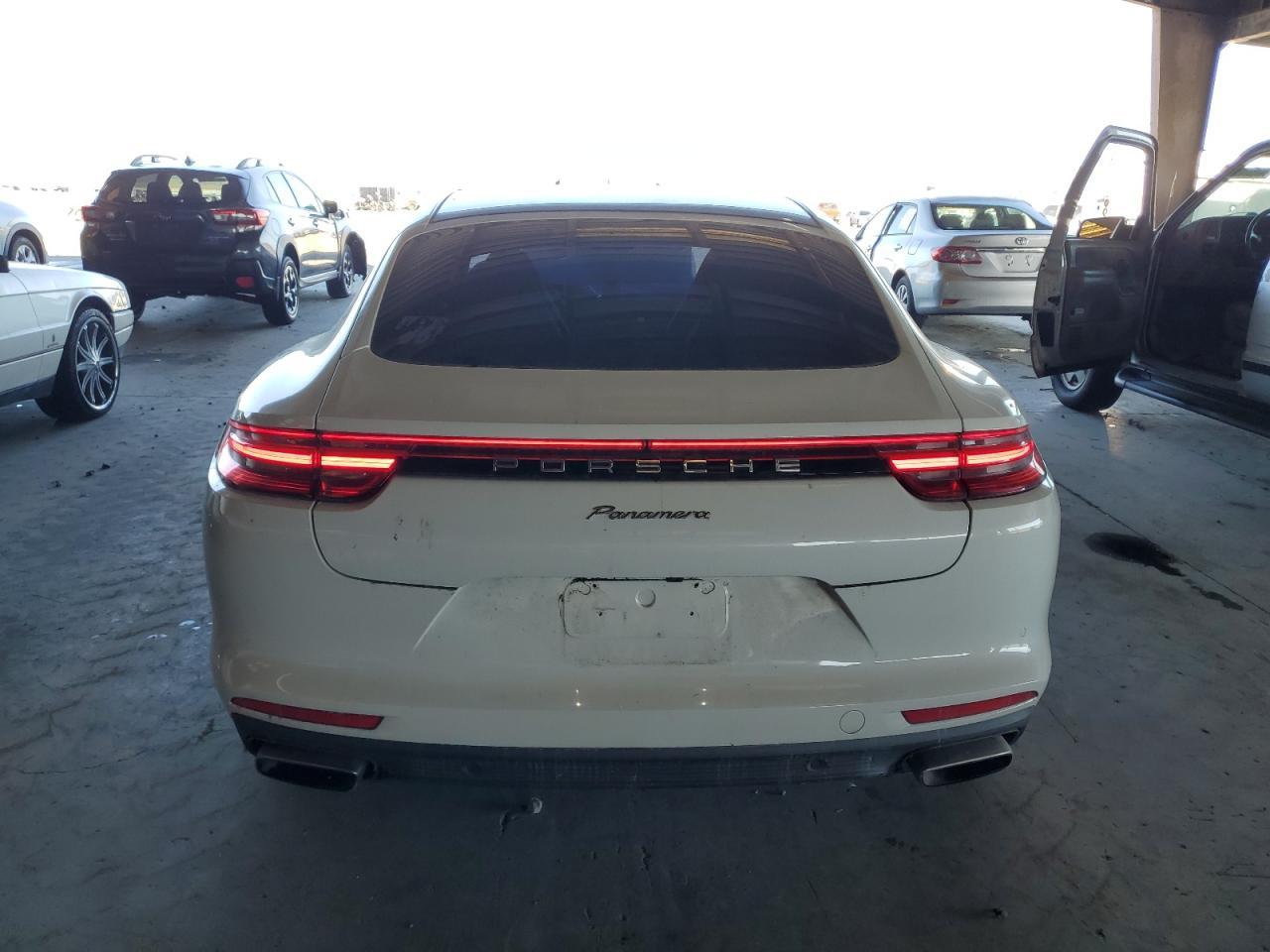 2018 PORSCHE Panamera