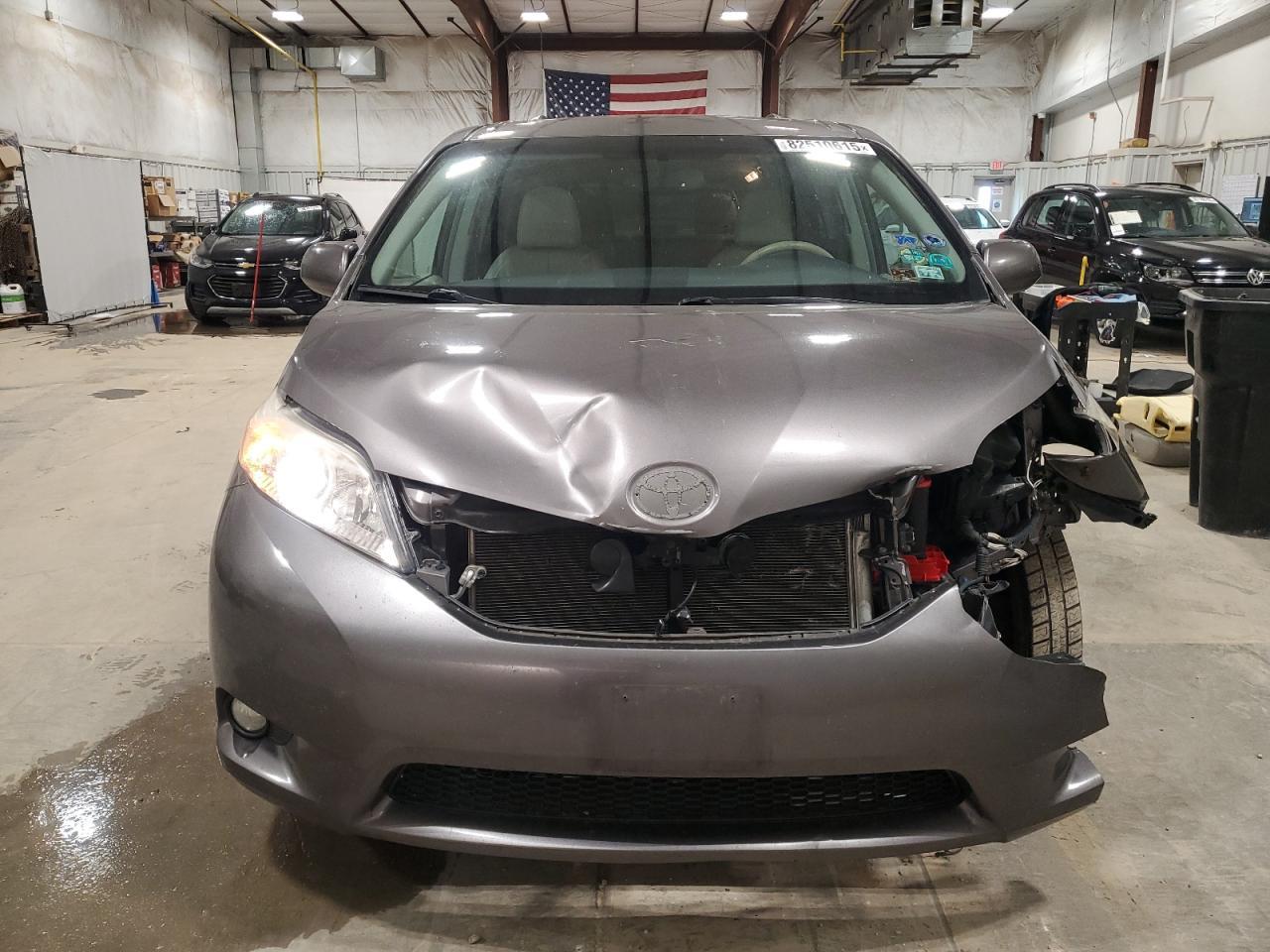 2014 TOYOTA SIENNA