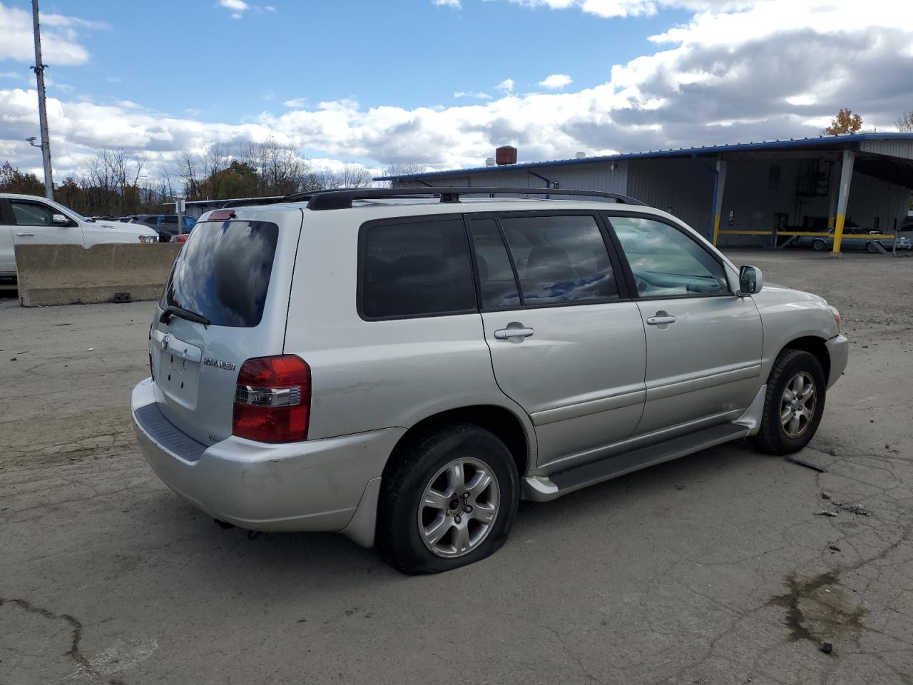 2004 TOYOTA HIGHLANDER