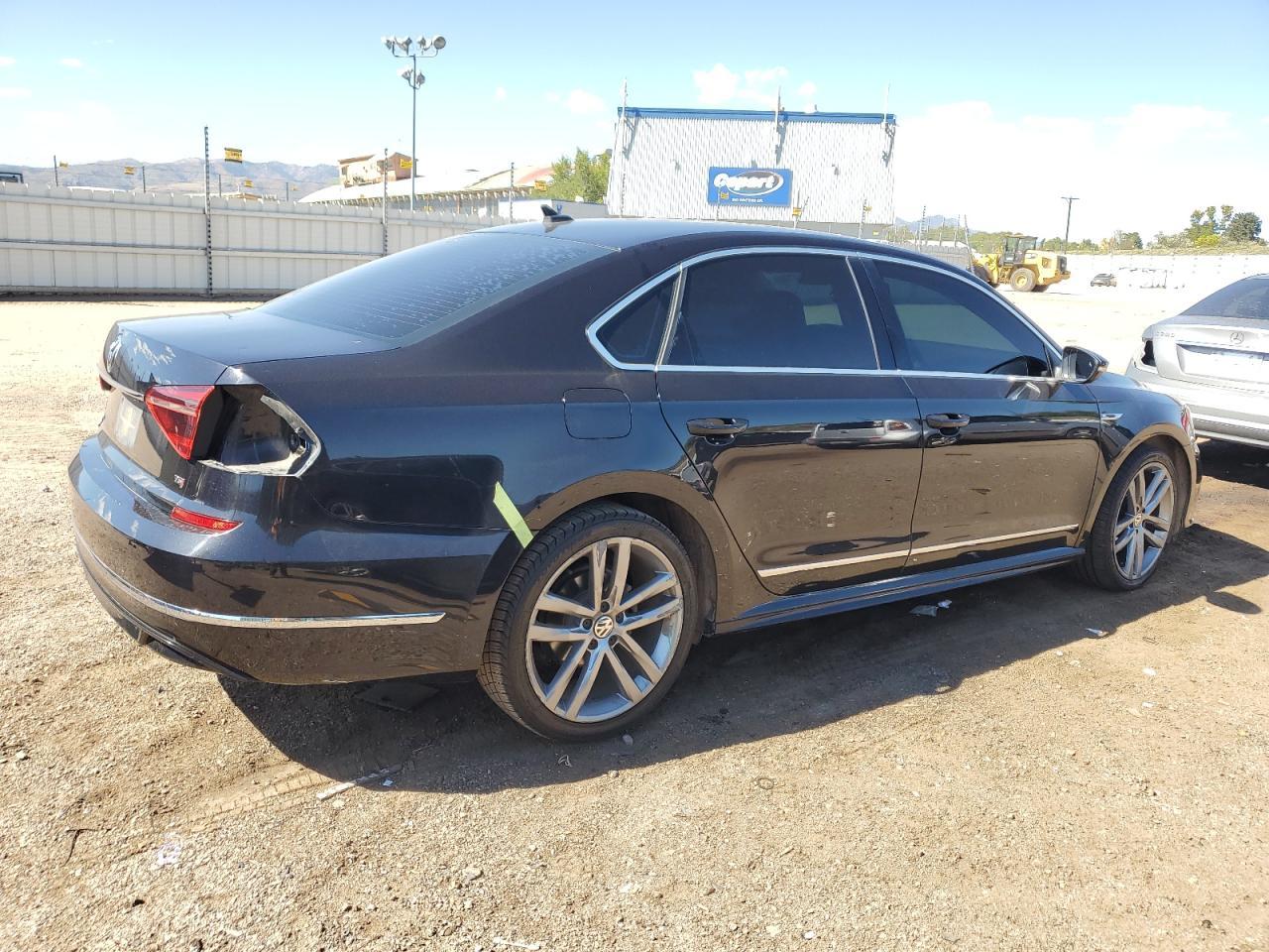2017 VOLKSWAGEN Passat