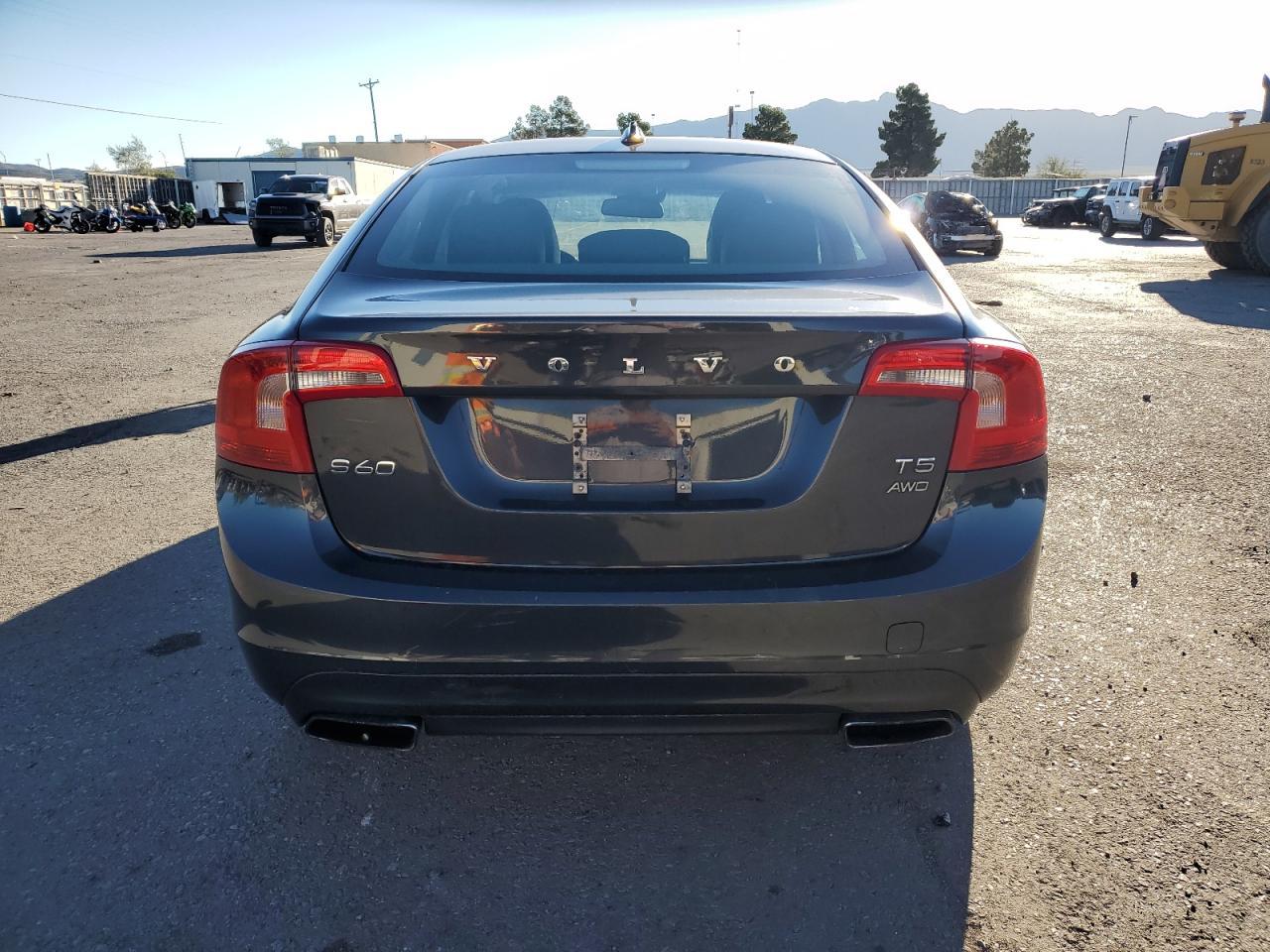 2015 VOLVO S60