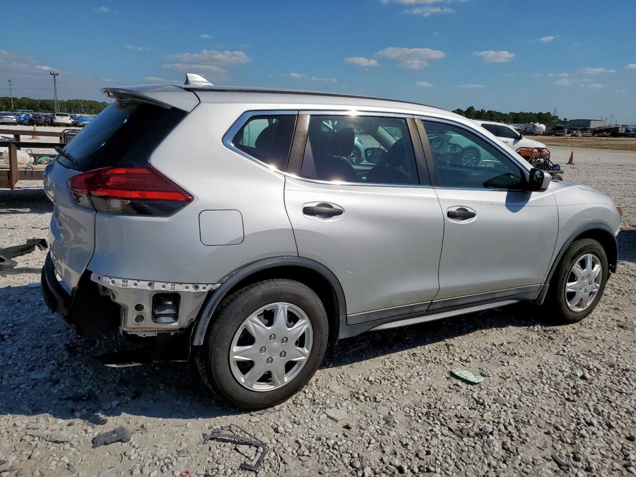 2017 NISSAN ROGUE