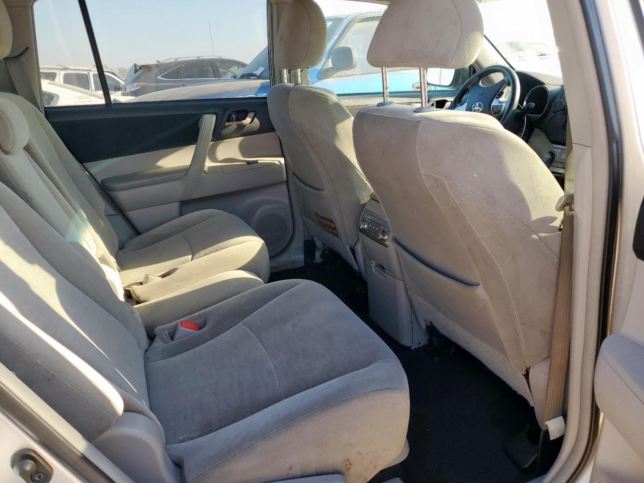 2011 TOYOTA HIGHLANDER