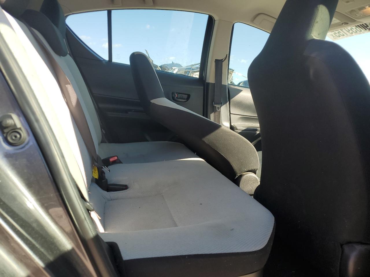 2016 TOYOTA Prius c
