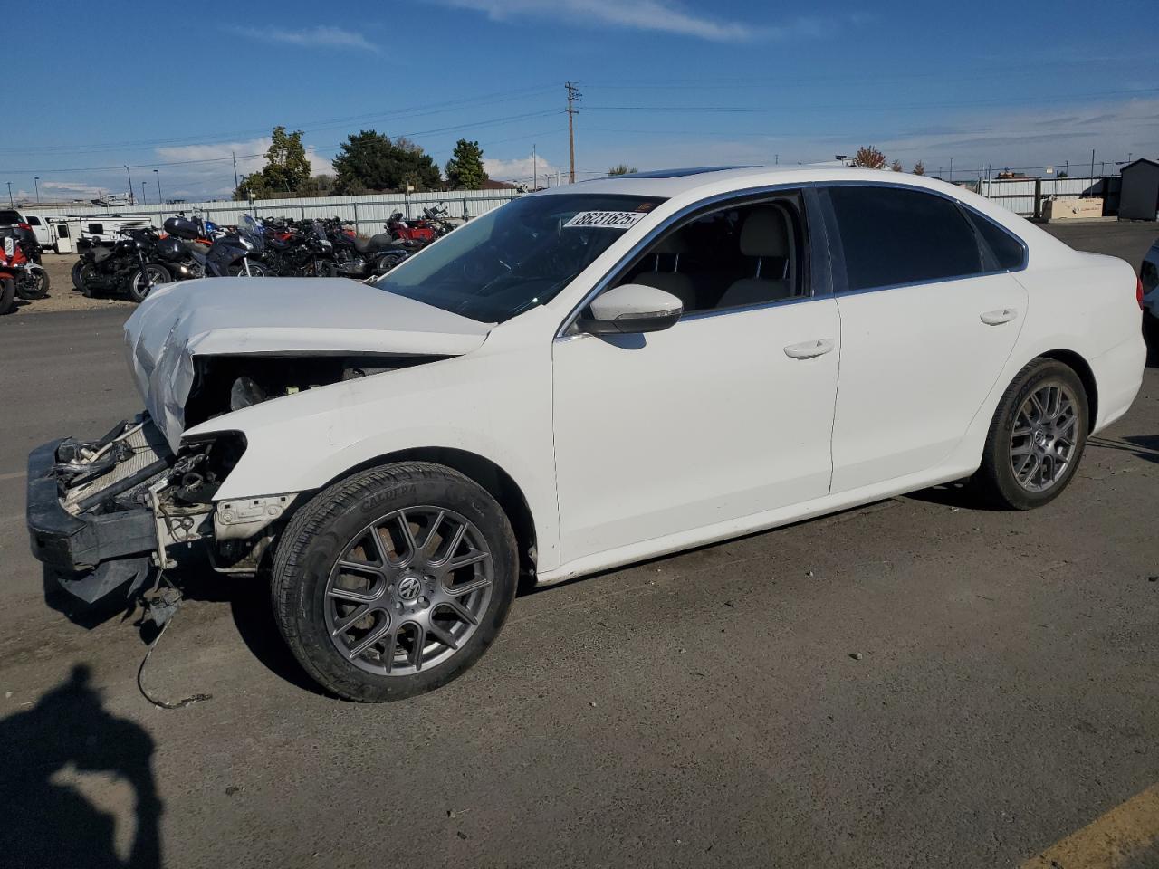 2012 VOLKSWAGEN Passat