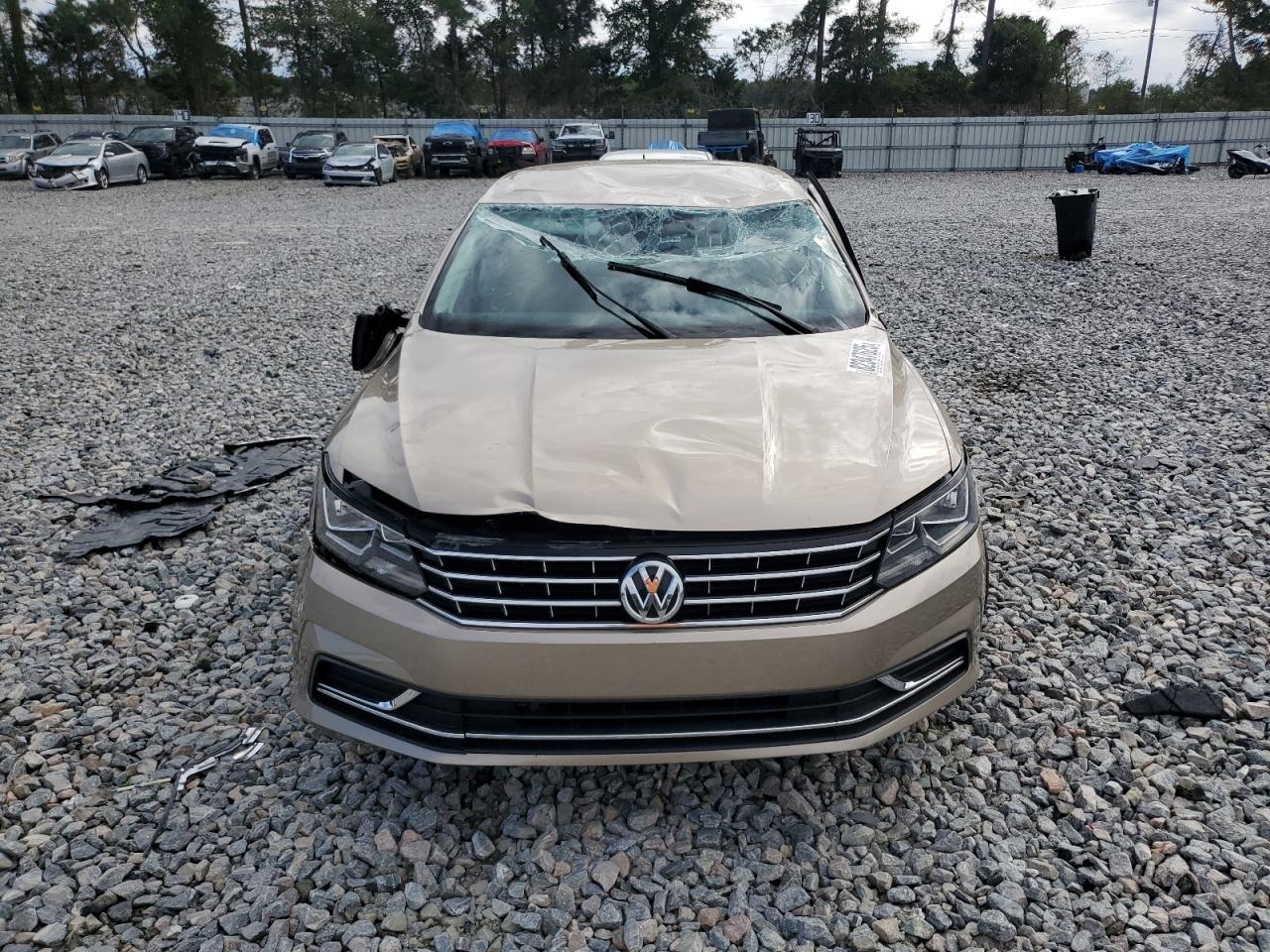 2016 VOLKSWAGEN Passat