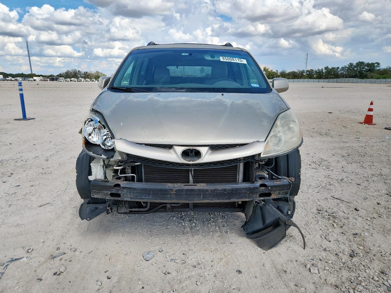 2010 TOYOTA SIENNA