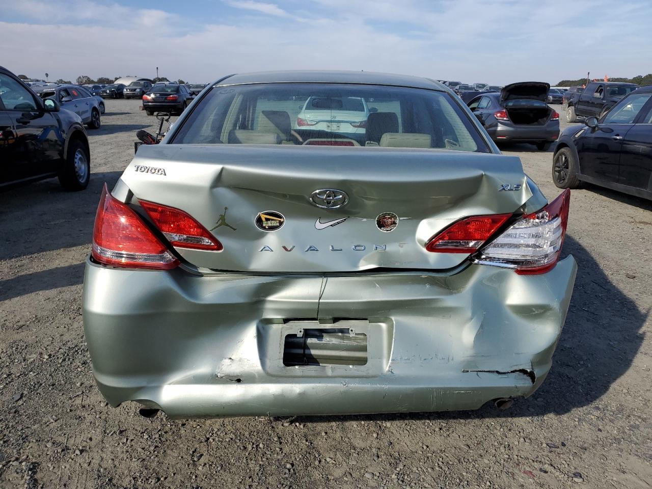 2006 TOYOTA Avalon