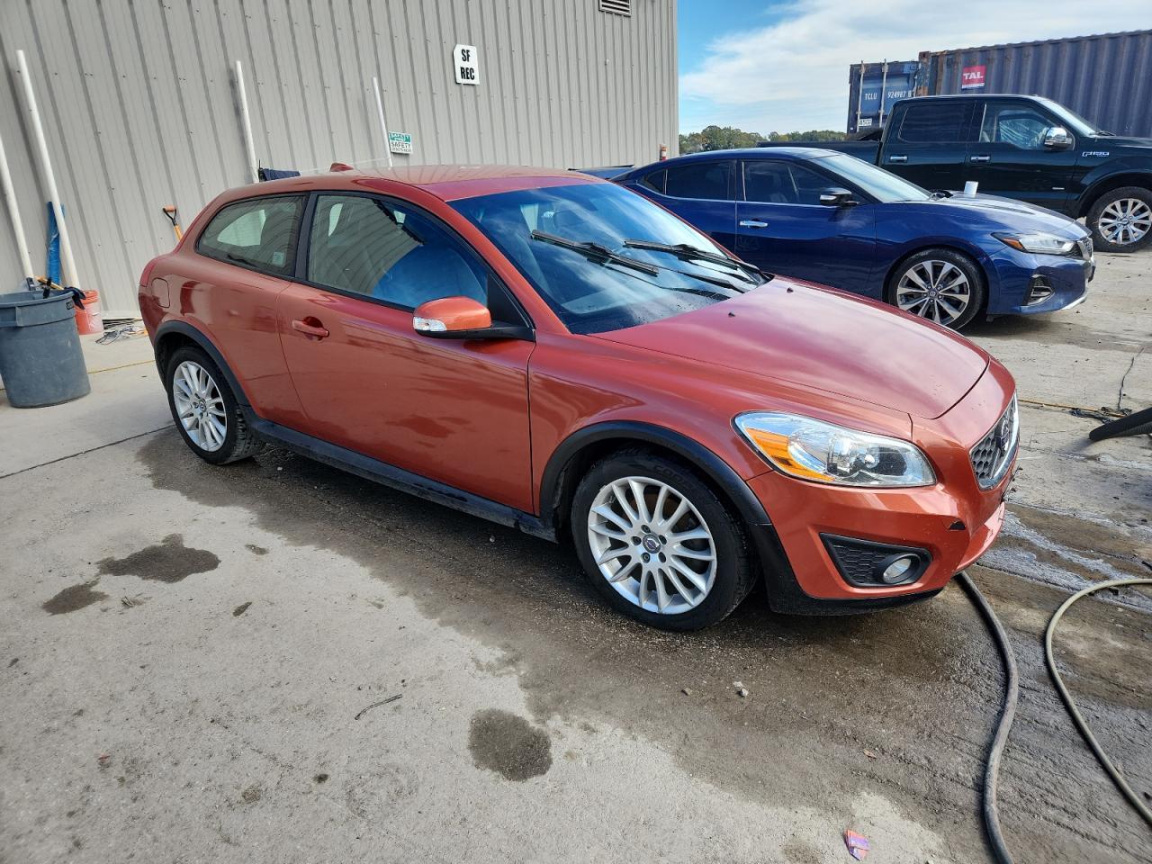 2011 VOLVO C30