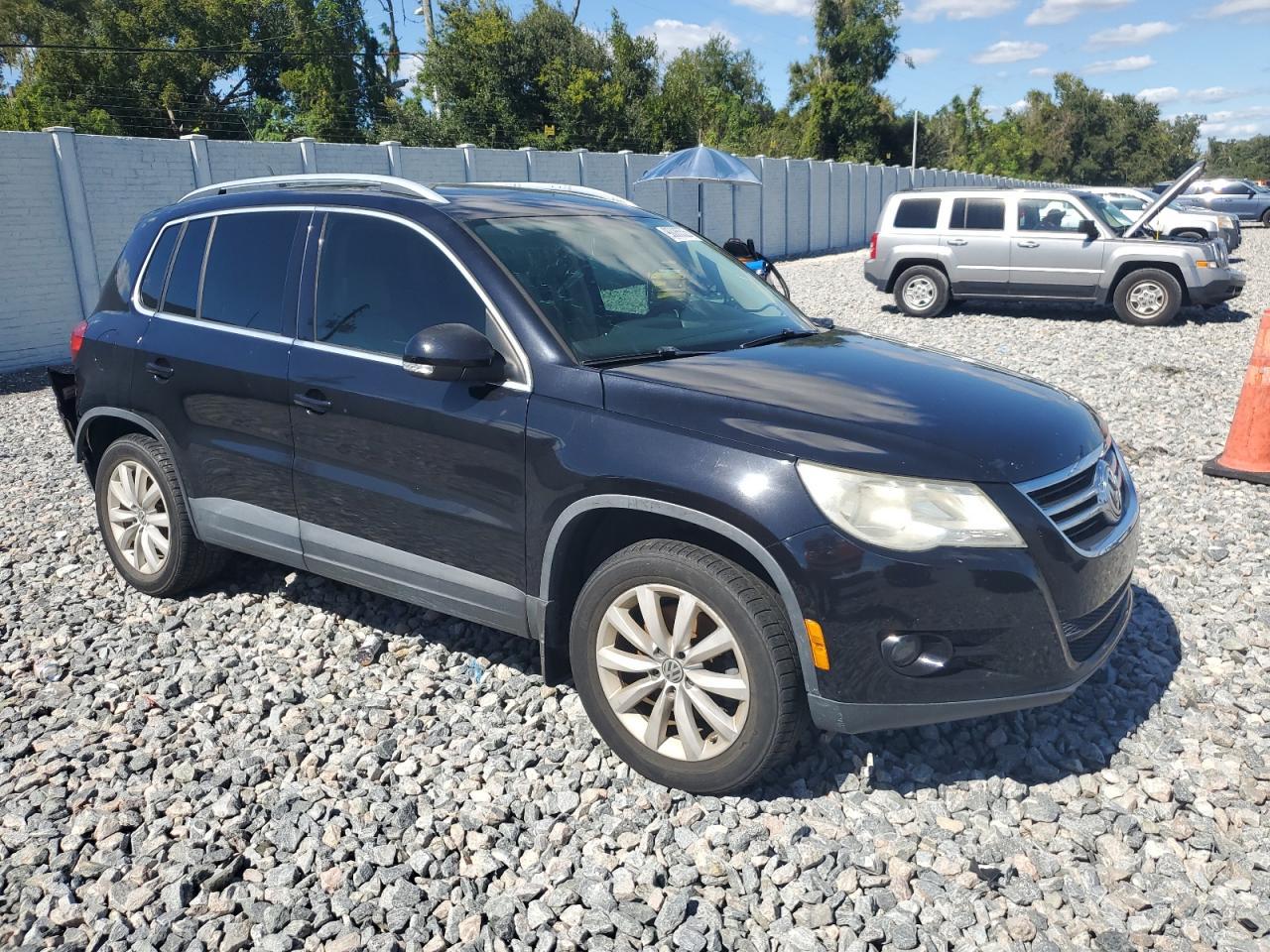 2011 VOLKSWAGEN TIGUAN