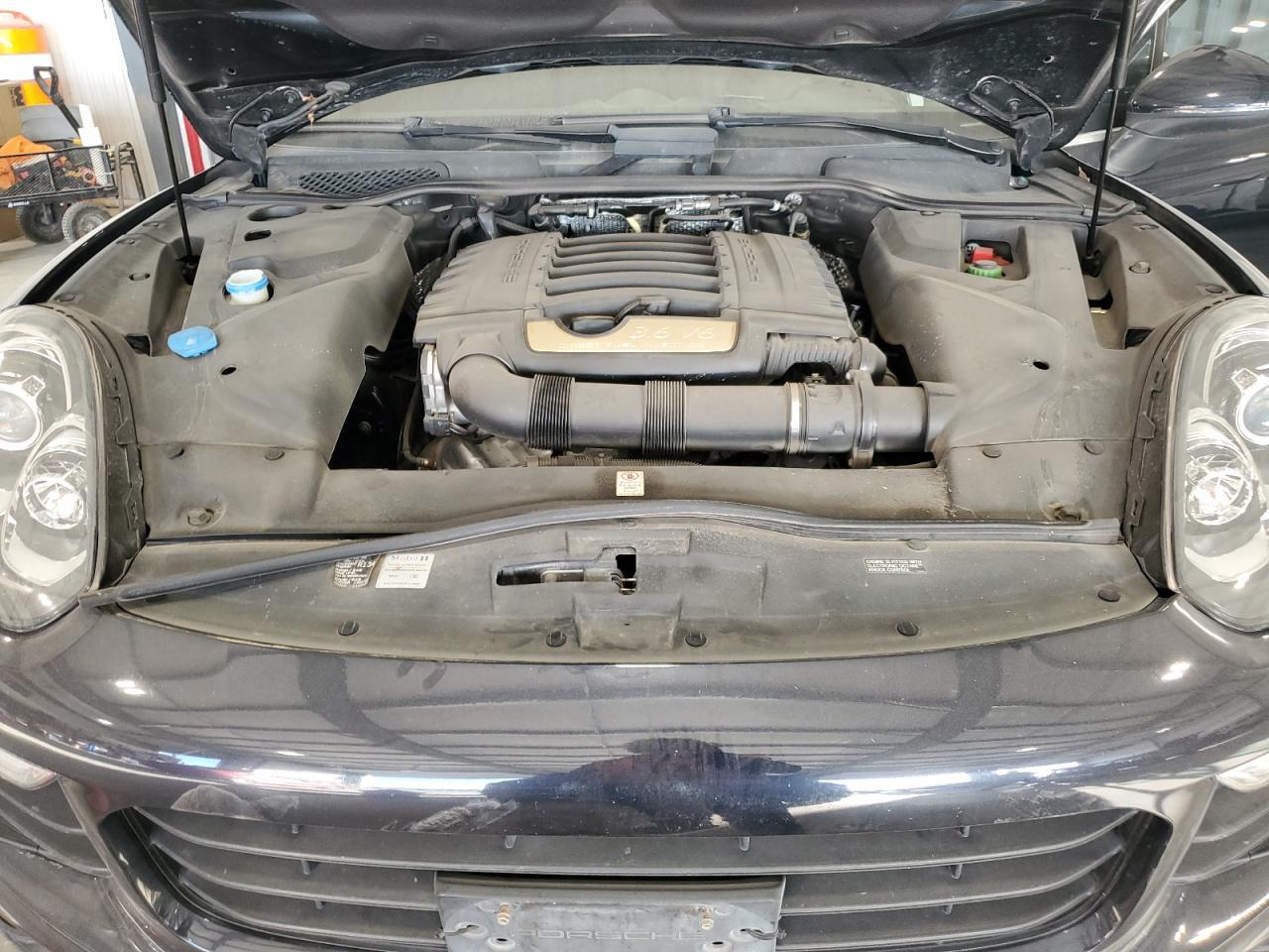 2016 PORSCHE CAYENNE