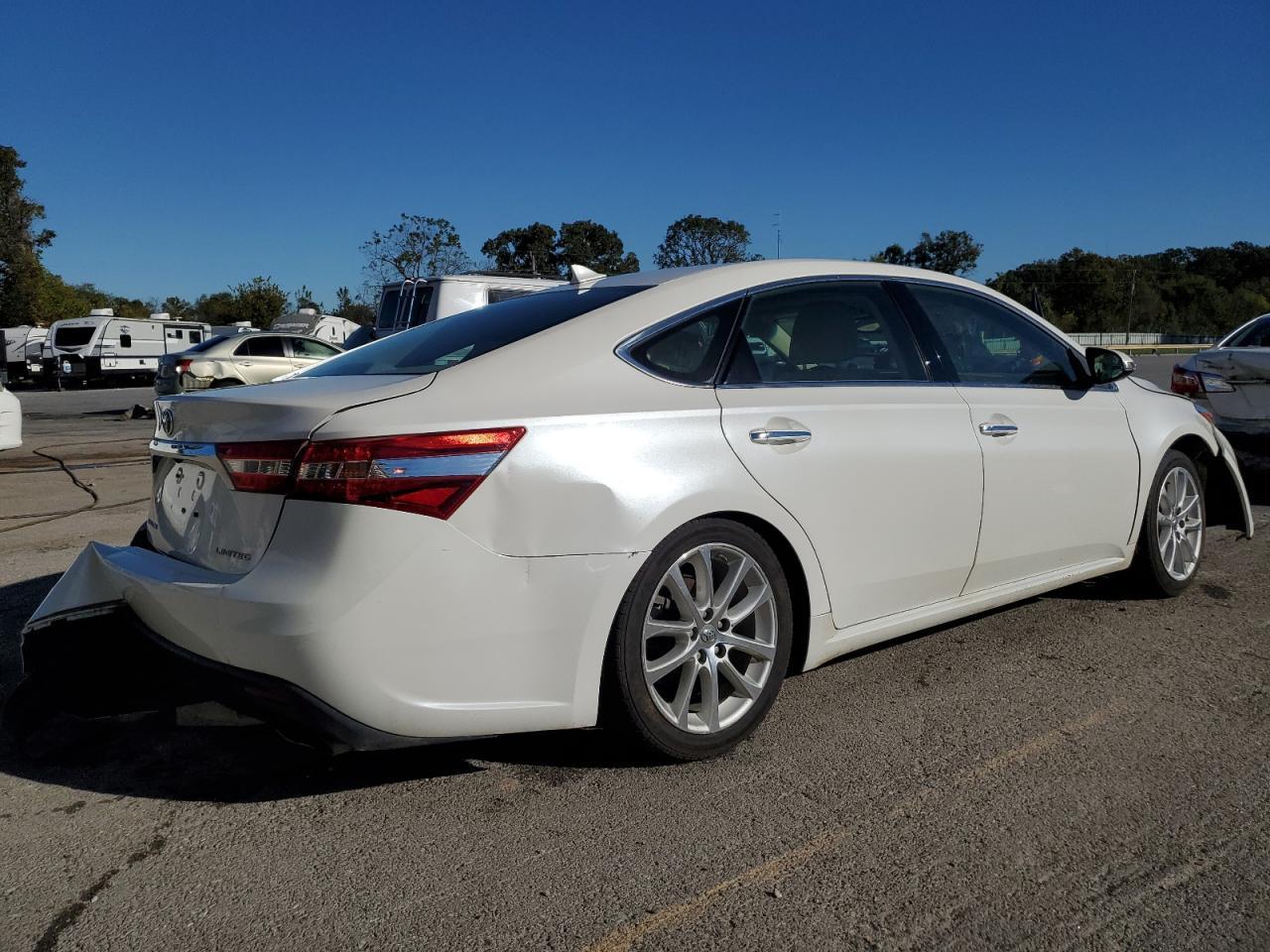 2013 TOYOTA Avalon