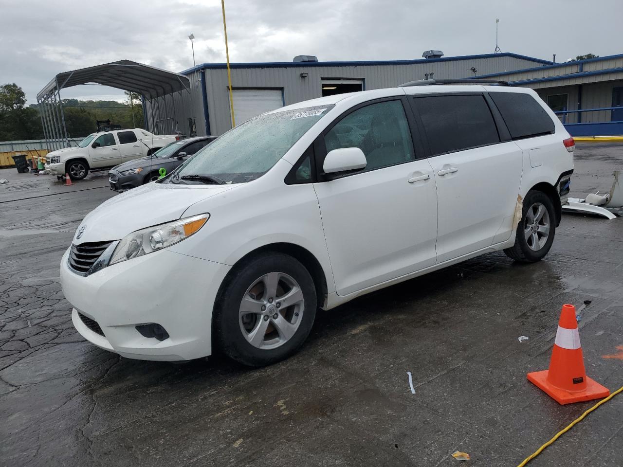 2013 TOYOTA SIENNA
