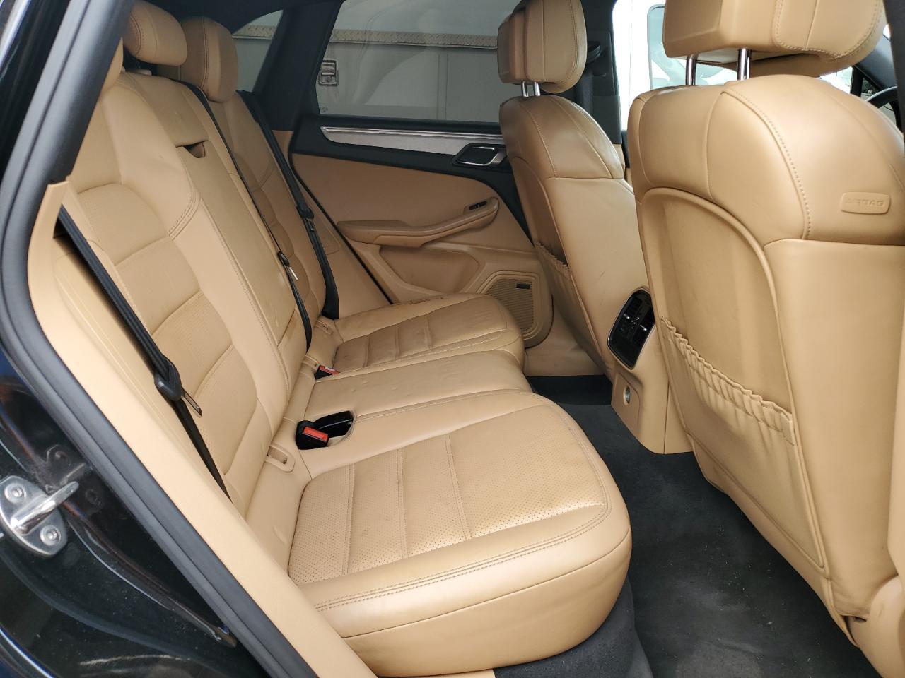 2017 PORSCHE Macan
