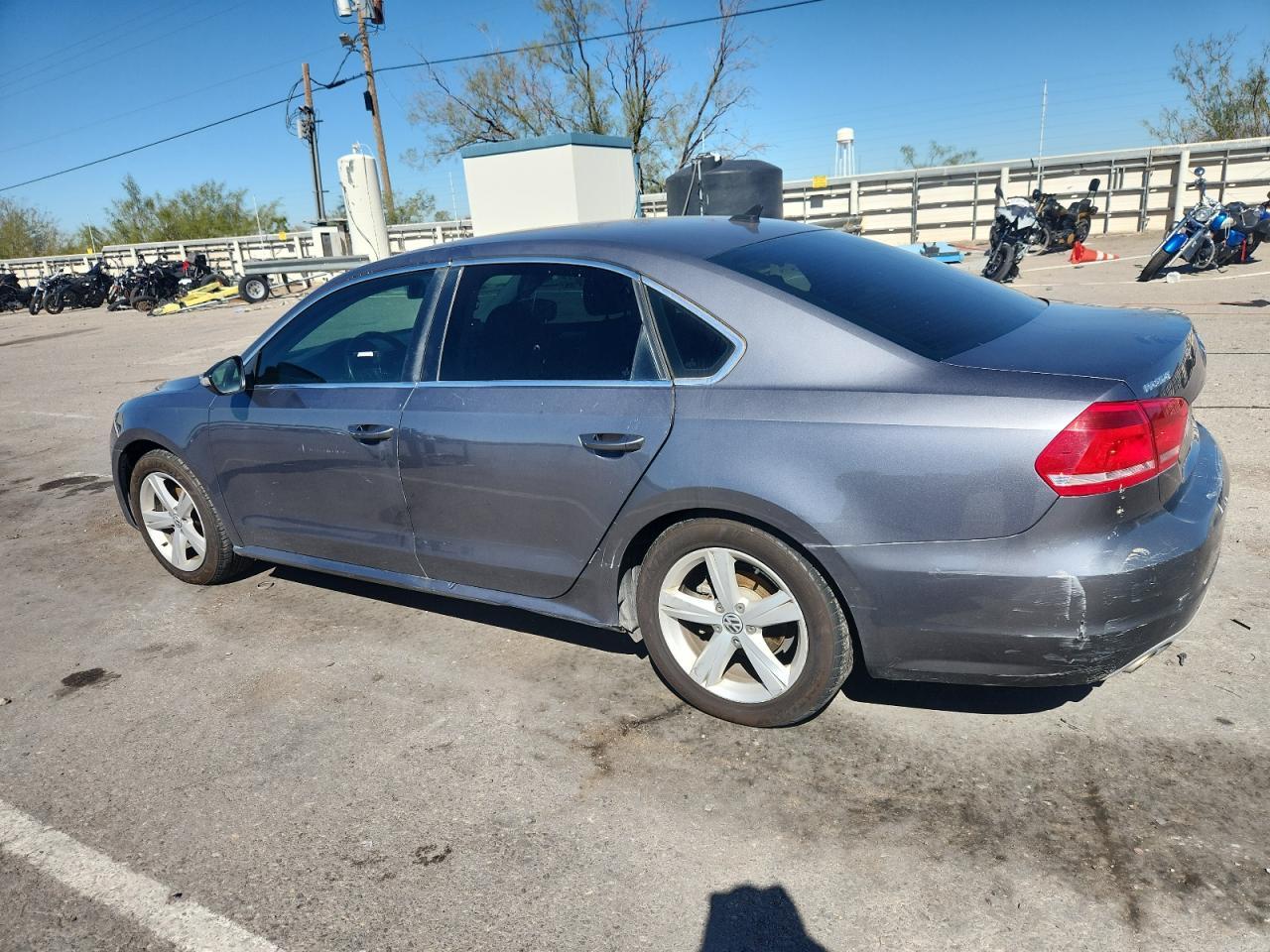 2012 VOLKSWAGEN Passat
